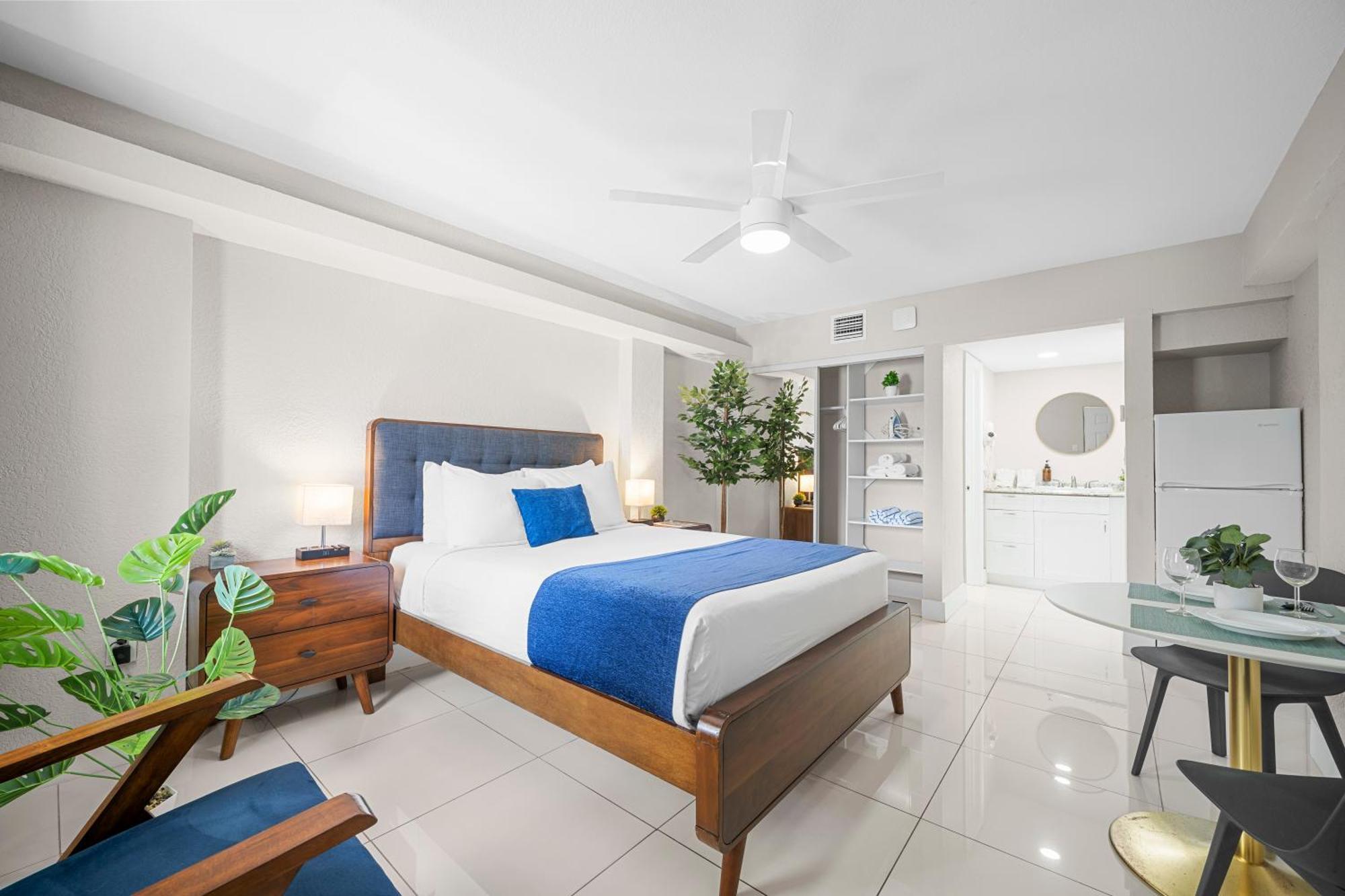 Standard Queen Room
