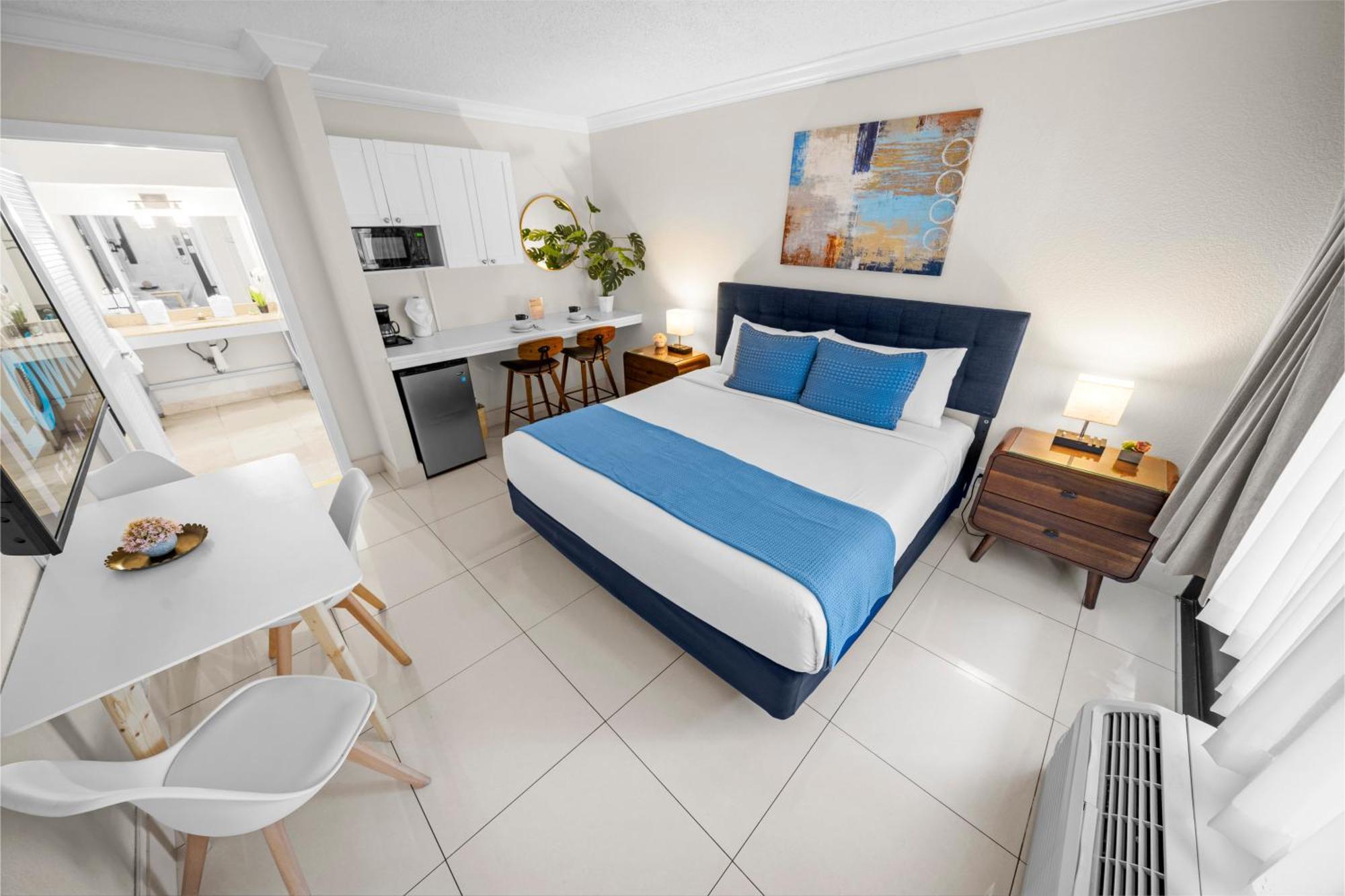 Standard Accessible Queen Room