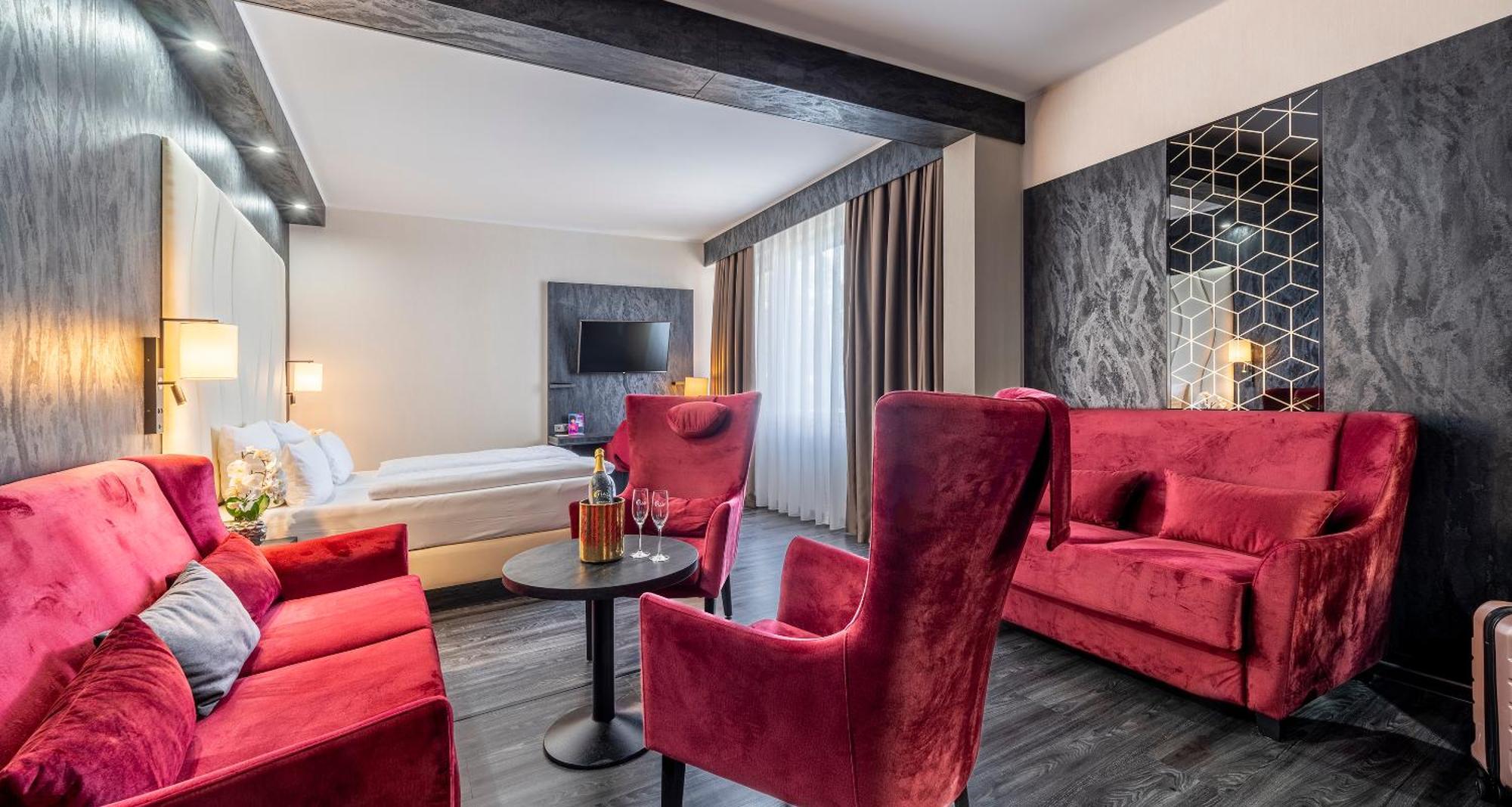 Premium Room Two Single Beds Sofa Bed Lake Side,1646890308:JPEG