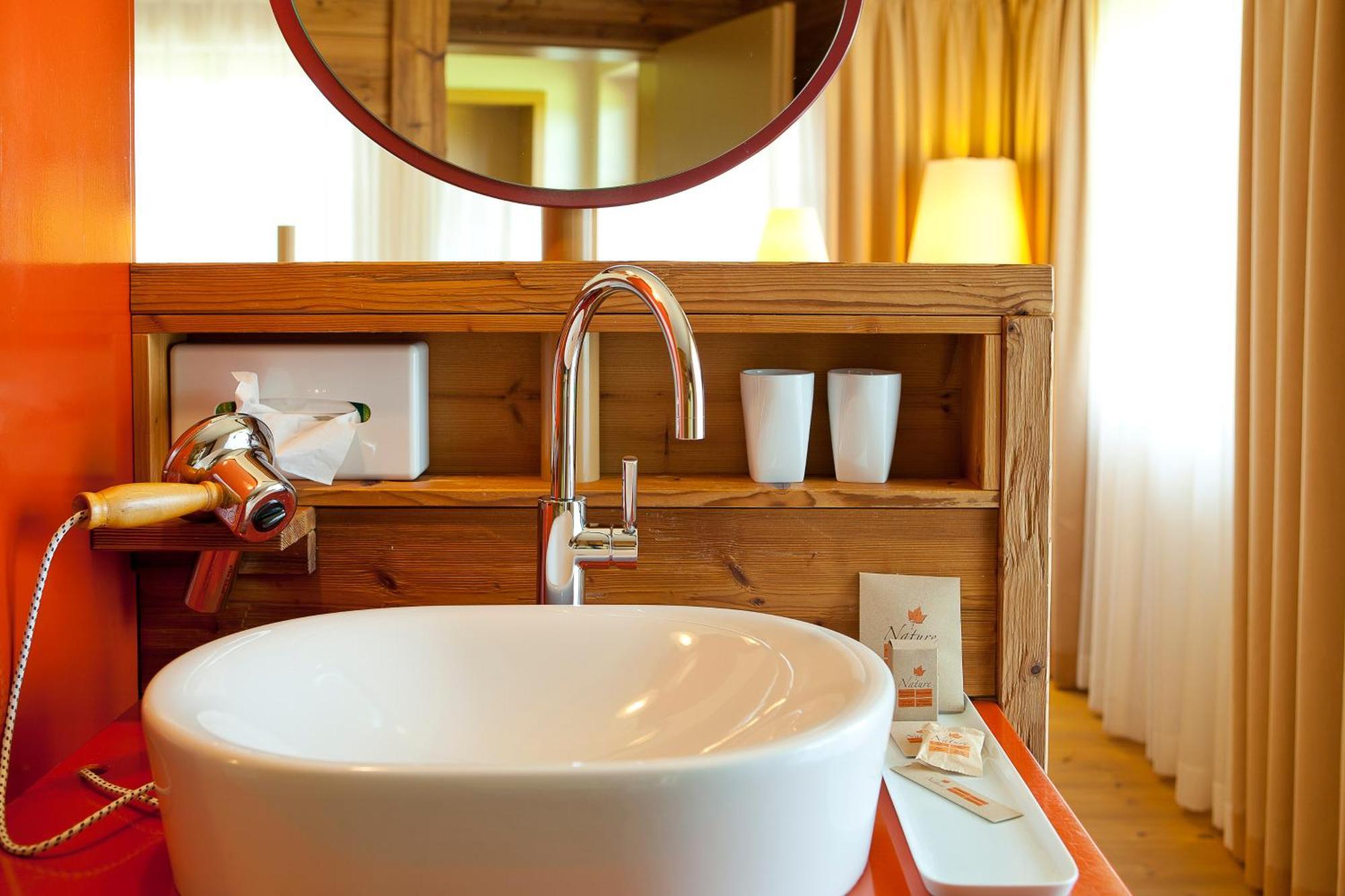 Double Room Bath Mountain View & Balcony
