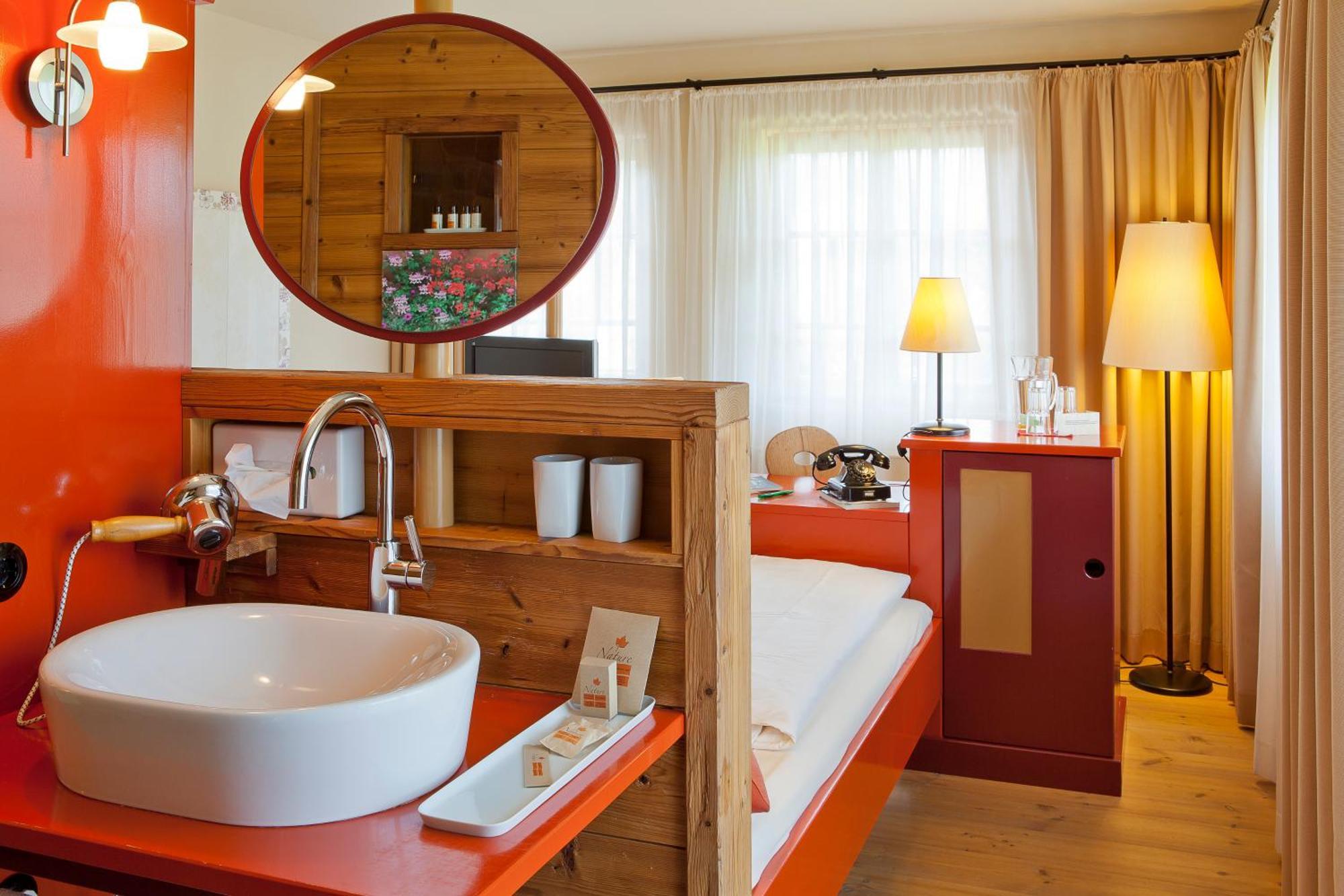 Double Room Bath Mountain View & Balcony