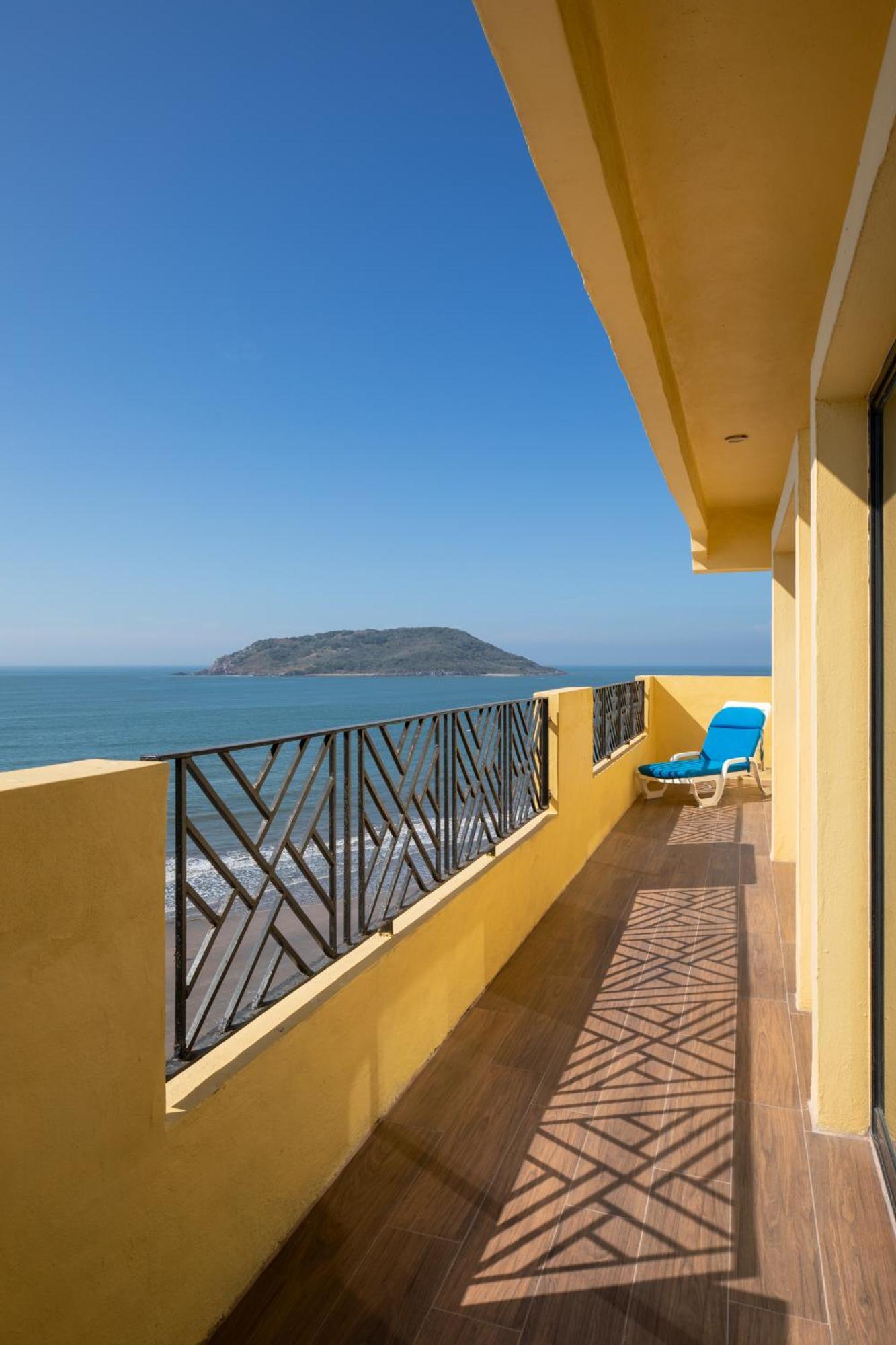 One Bedroom Deluxe Suite Beach Front