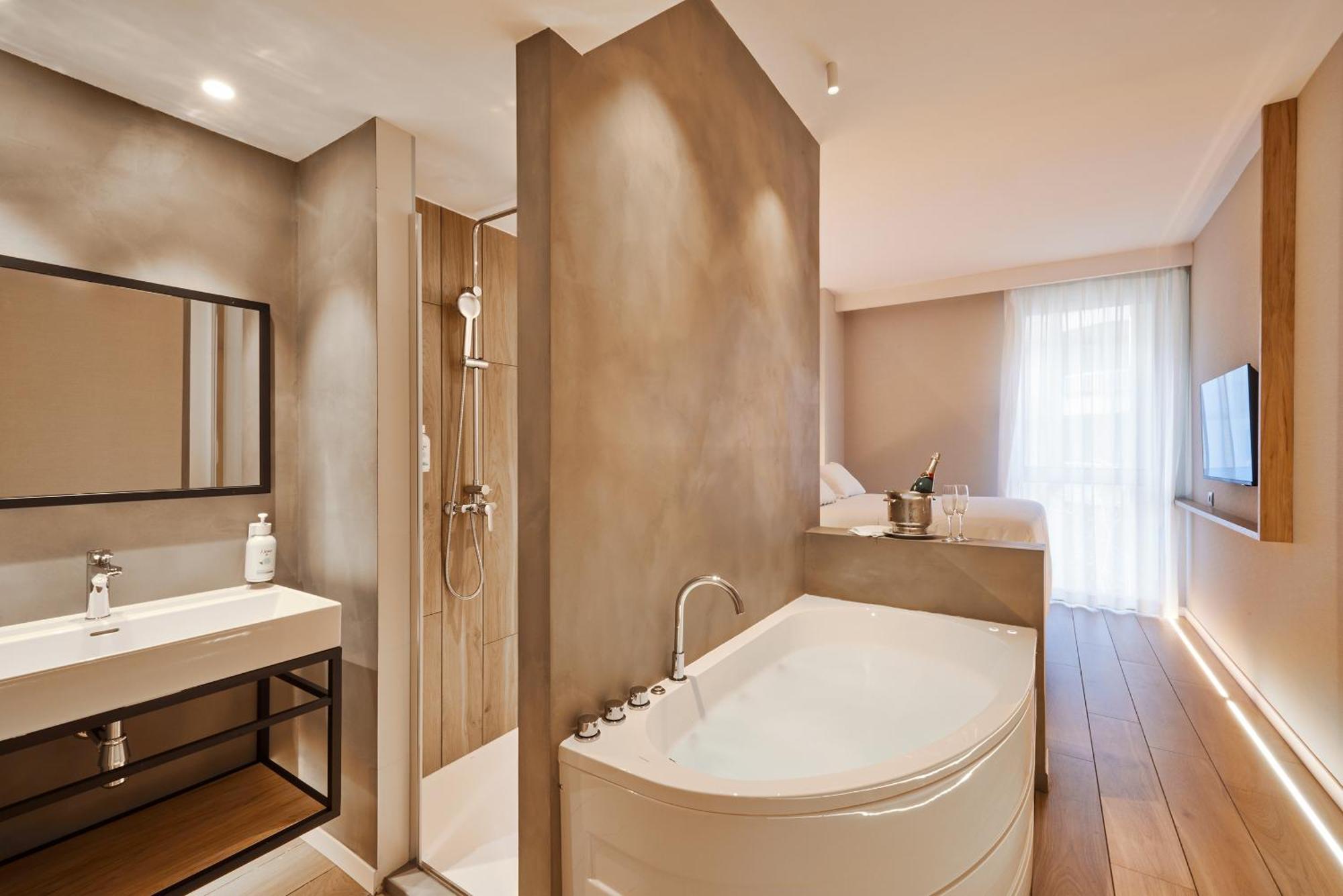 Double Room Spa Bath