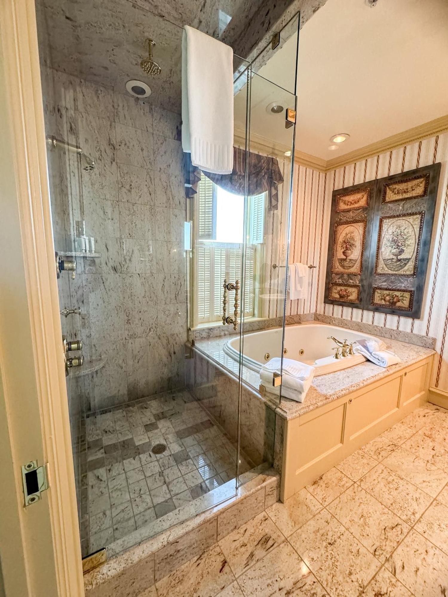 Federal Manor Guestroom
