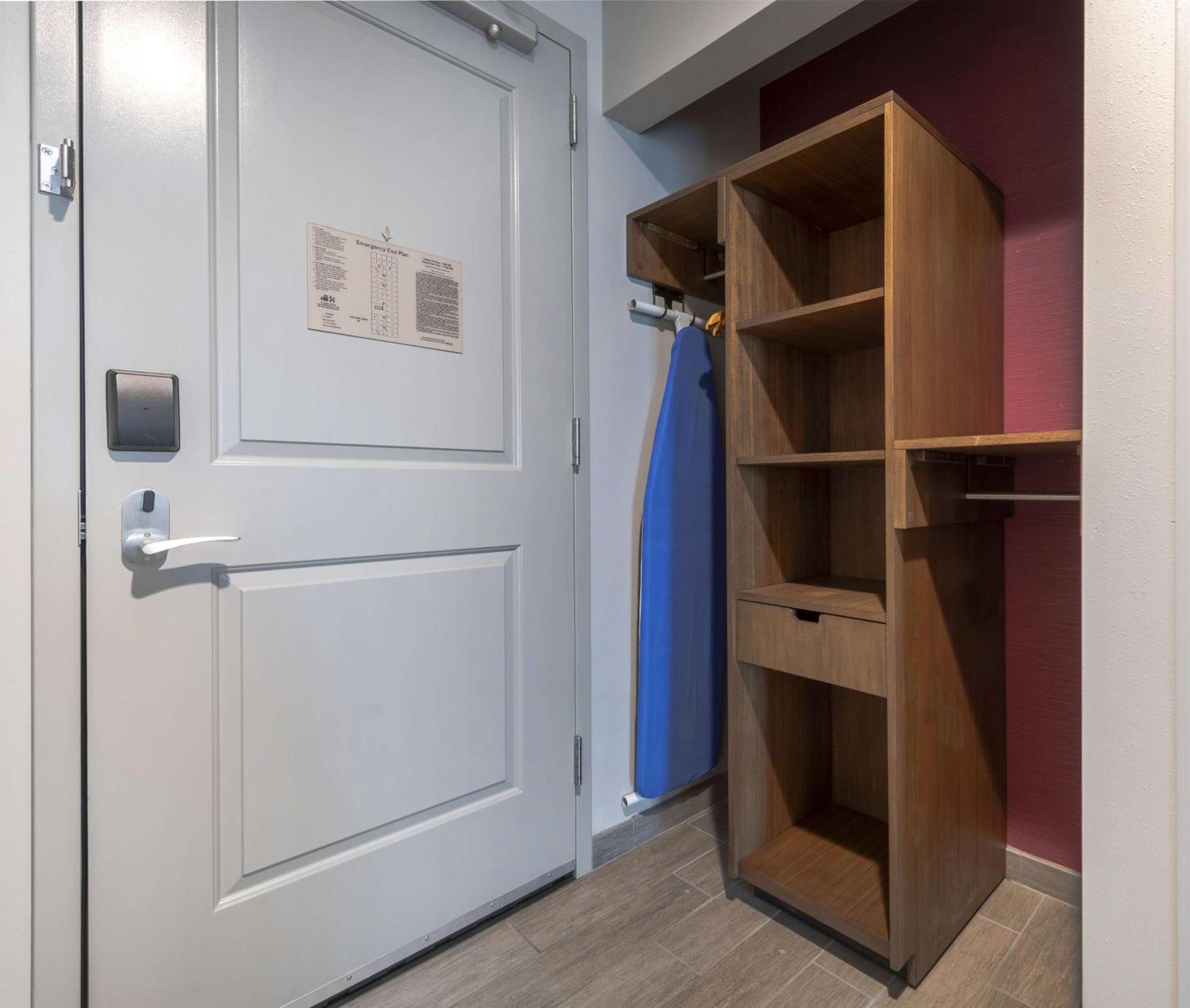 King Room Transfer Shower Mobility Access