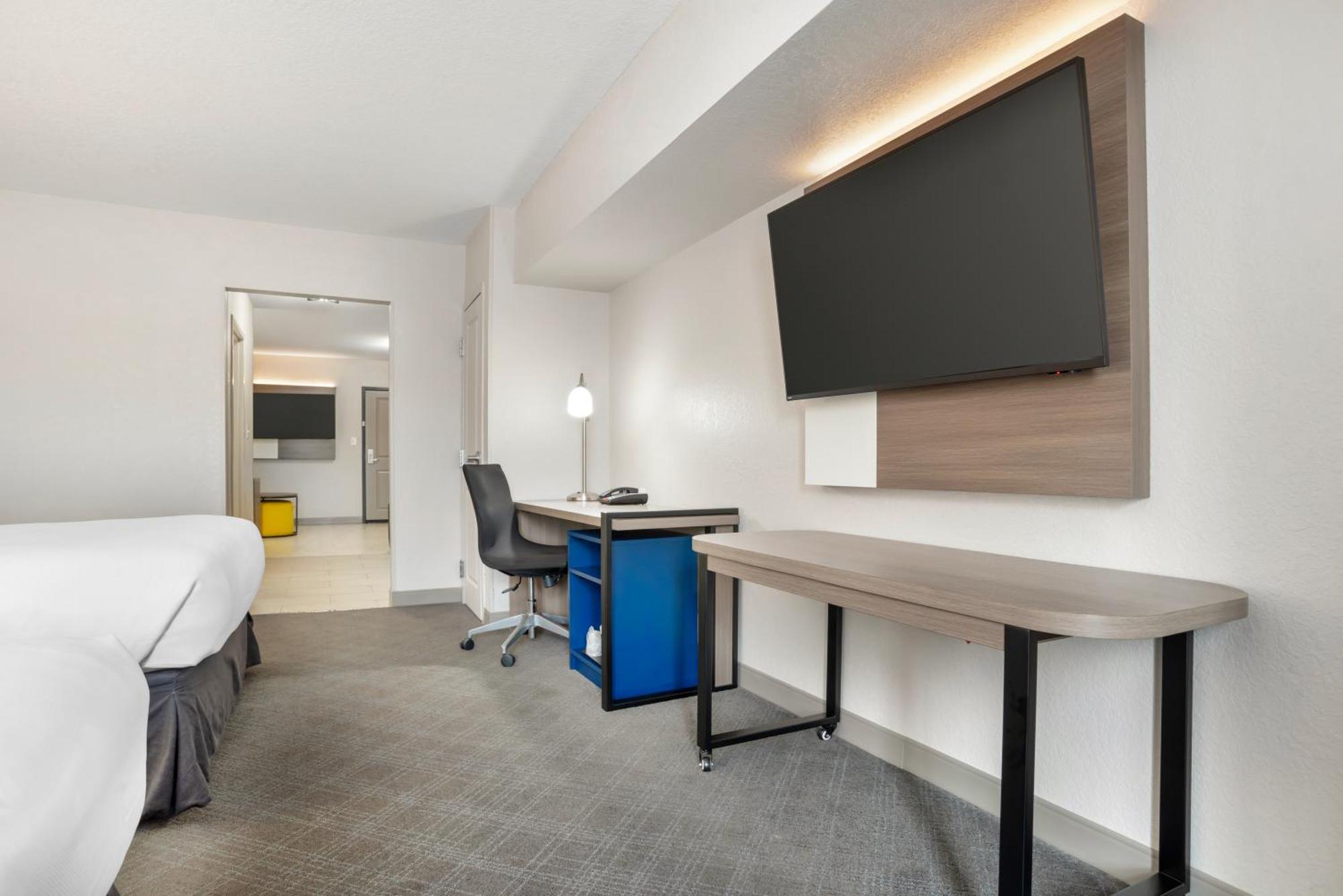 Queen Suite with Sofa Bed and Living Room - Non-Smoking