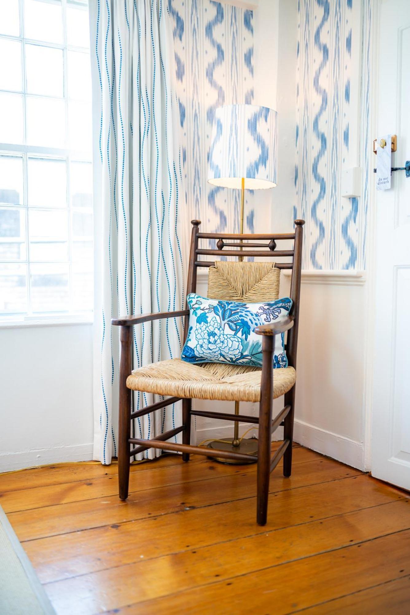 Corner Queen Room # 5