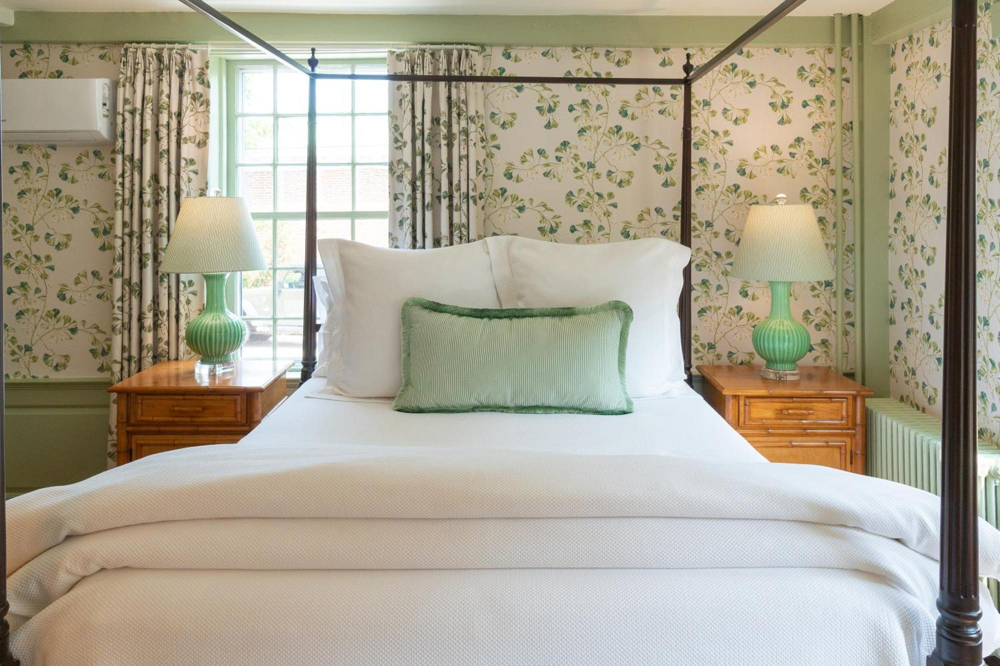 Corner Queen Room # 1