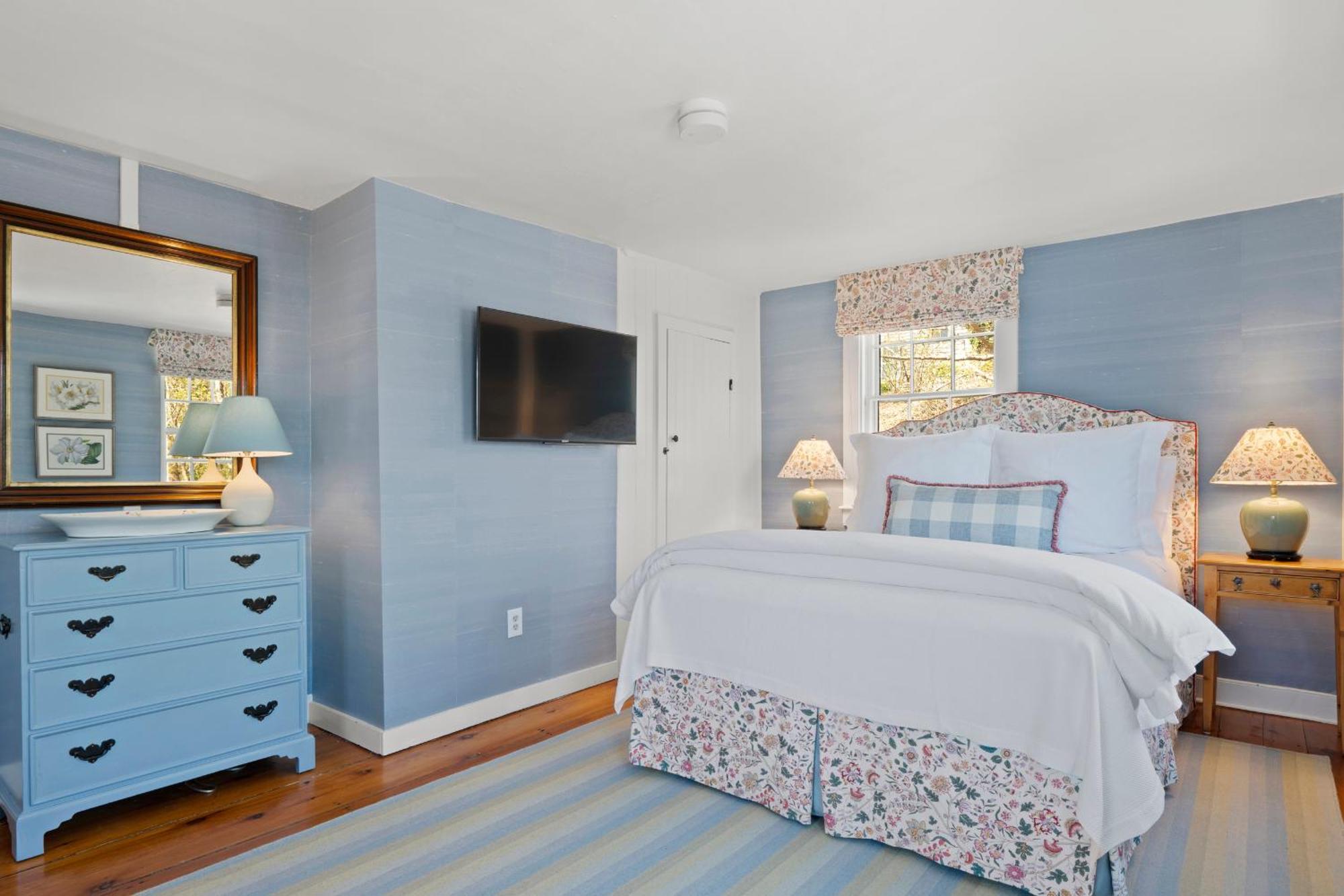 Queen Room # 7