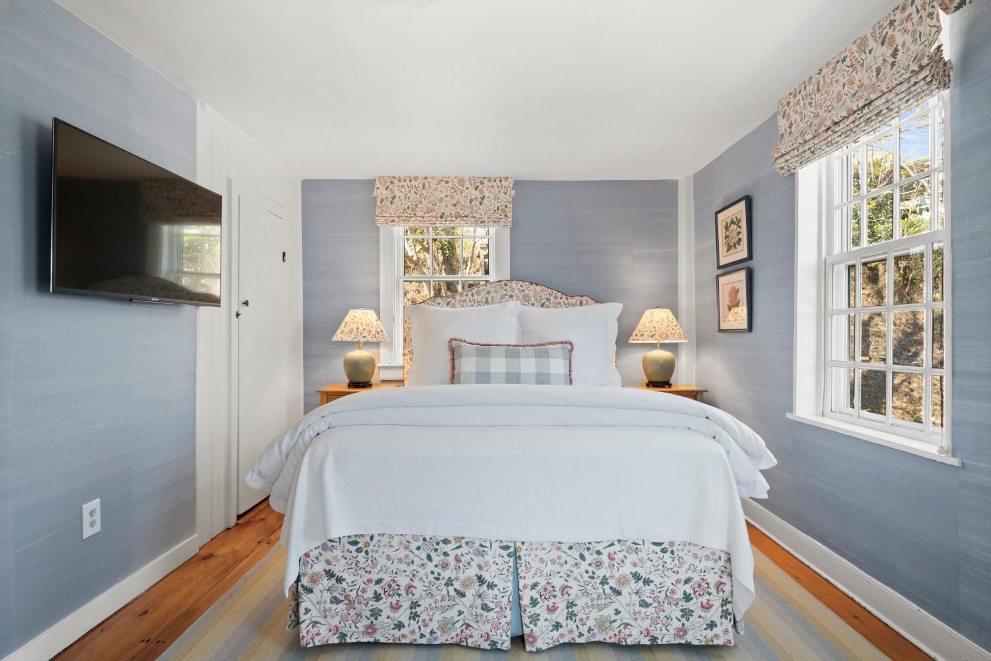 Queen Room # 7