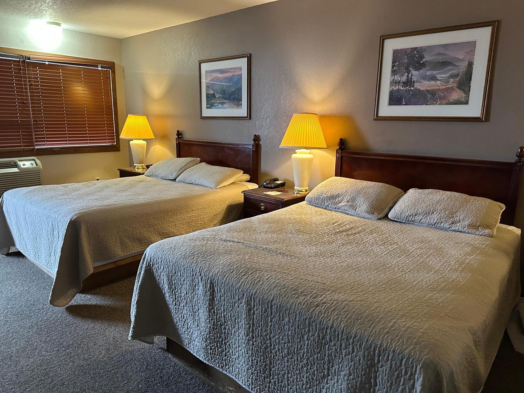 Queen Room Two Queen Beds Non-Smoking