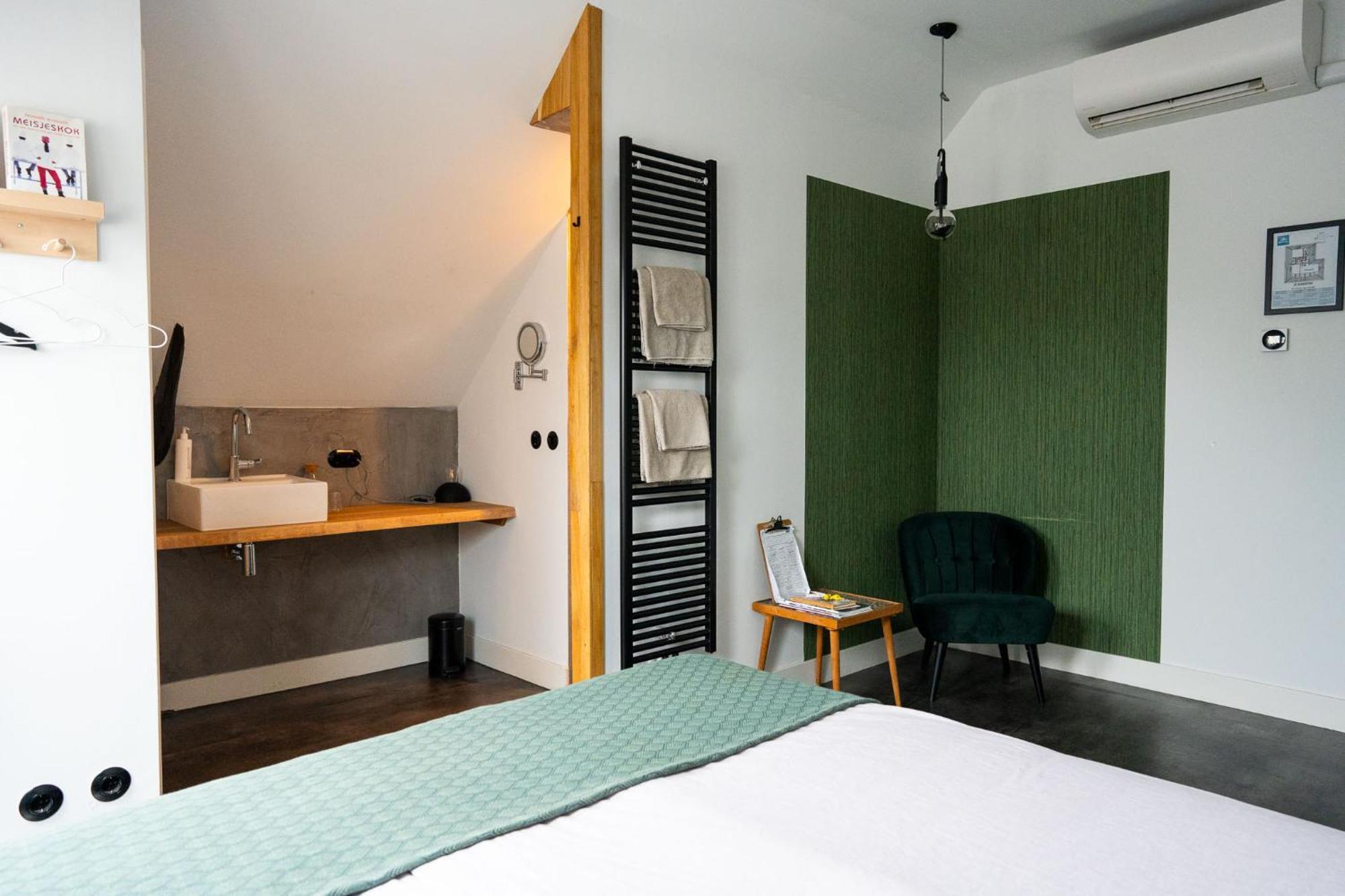 Standard Double Room Bitter Room