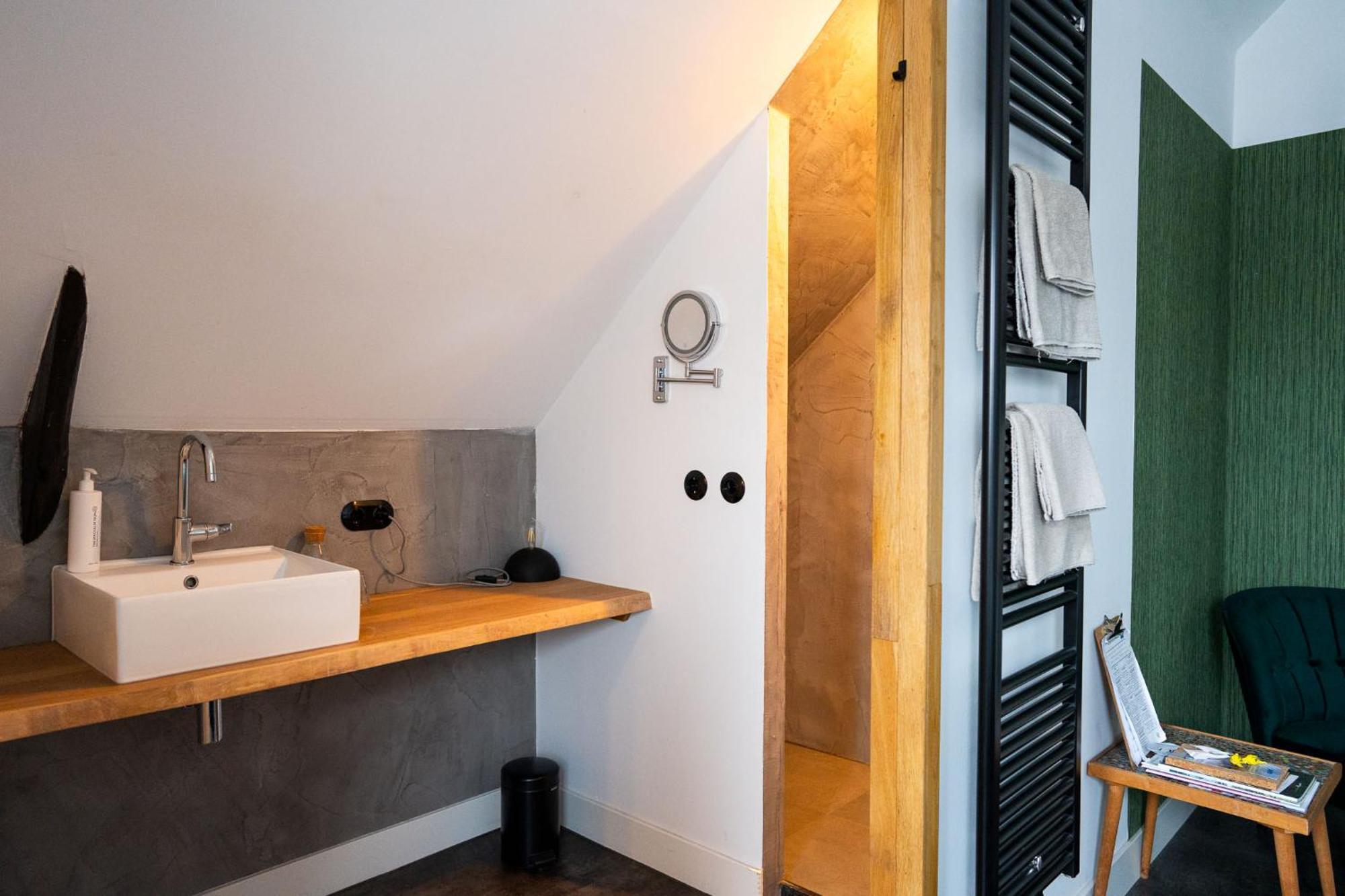 Standard Double Room Bitter Room