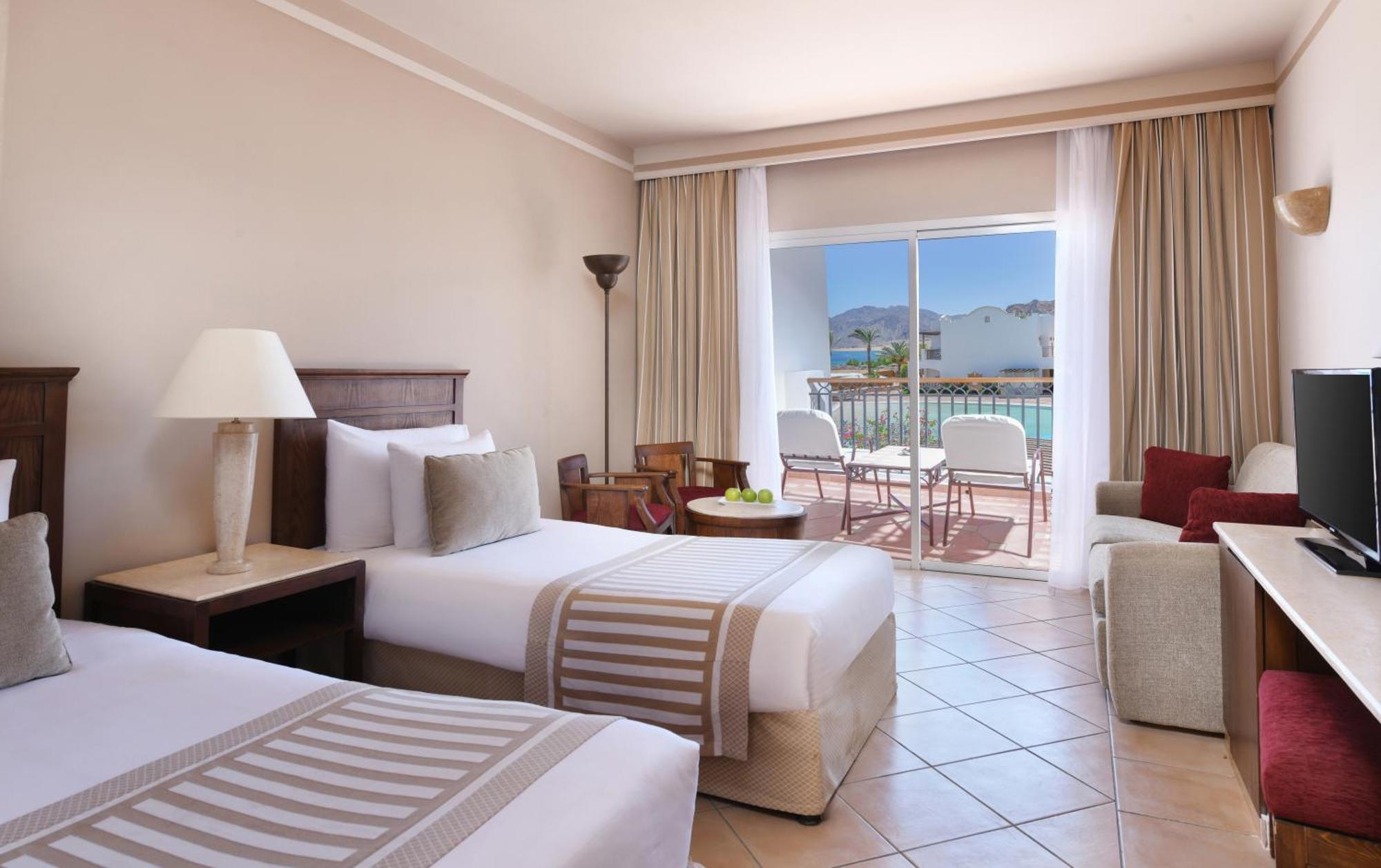 Superior Queen or Twin Bed Partial Sea View