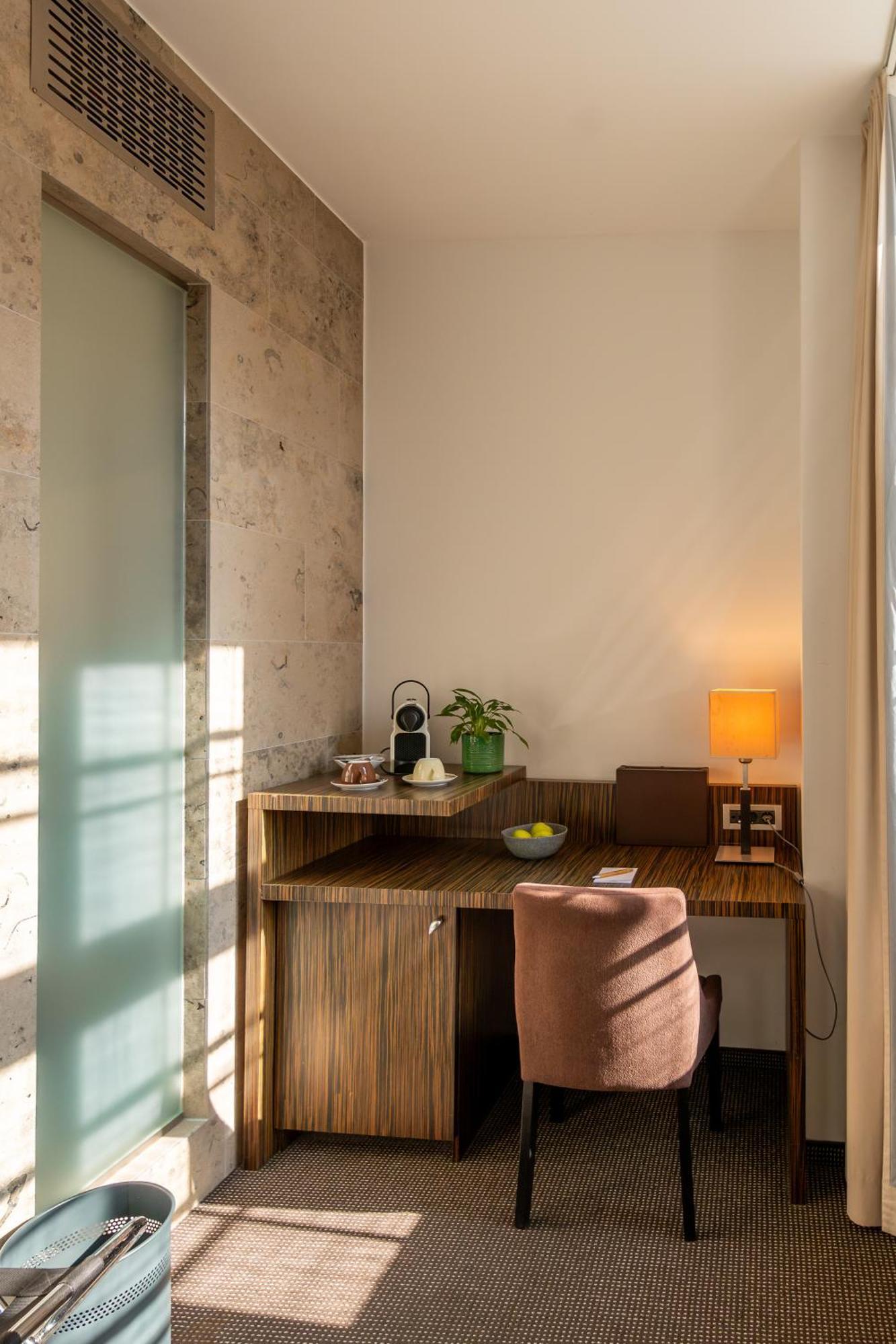 Large Double or Twin Room