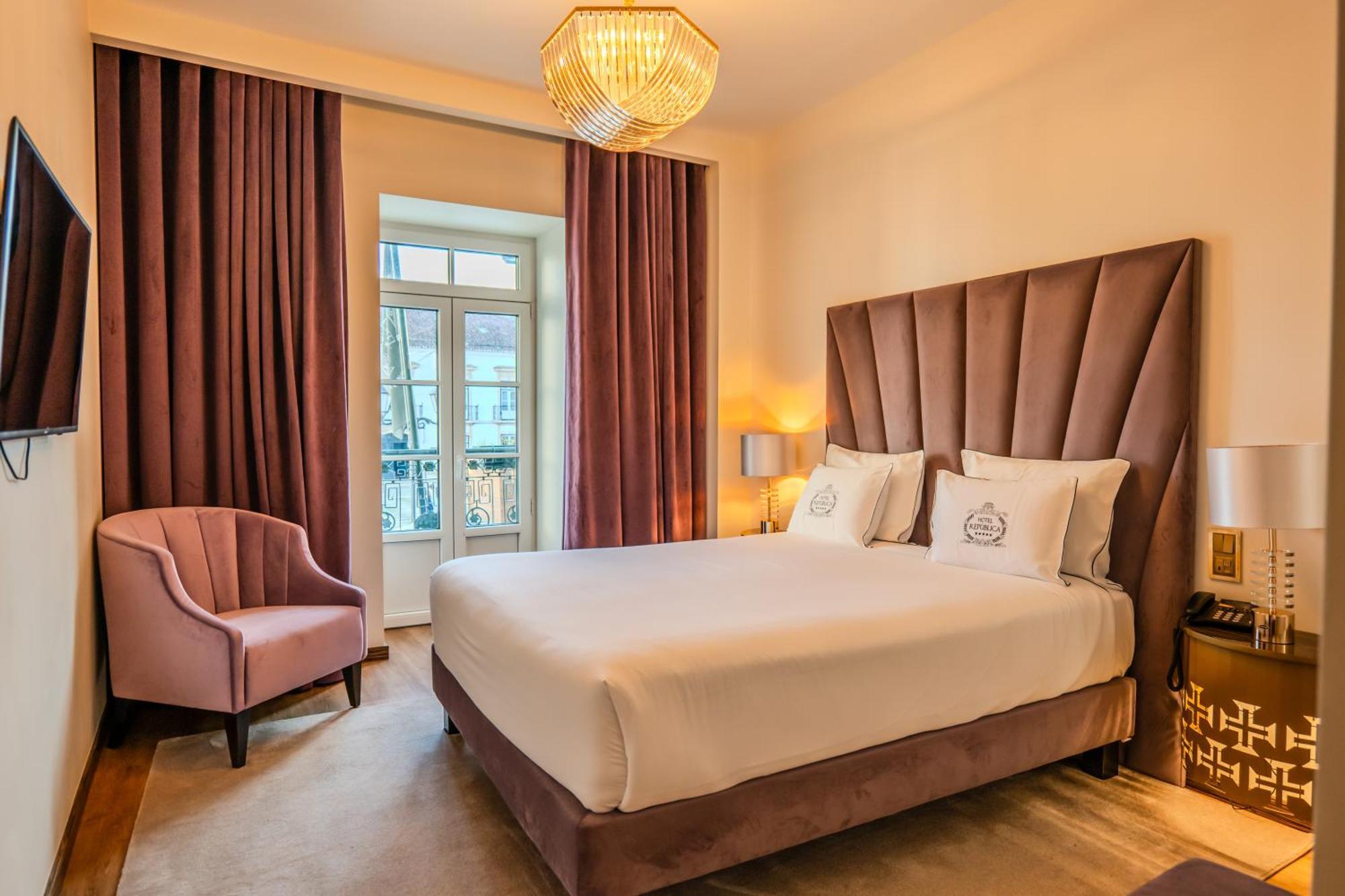 Deluxe Double Room Square View
