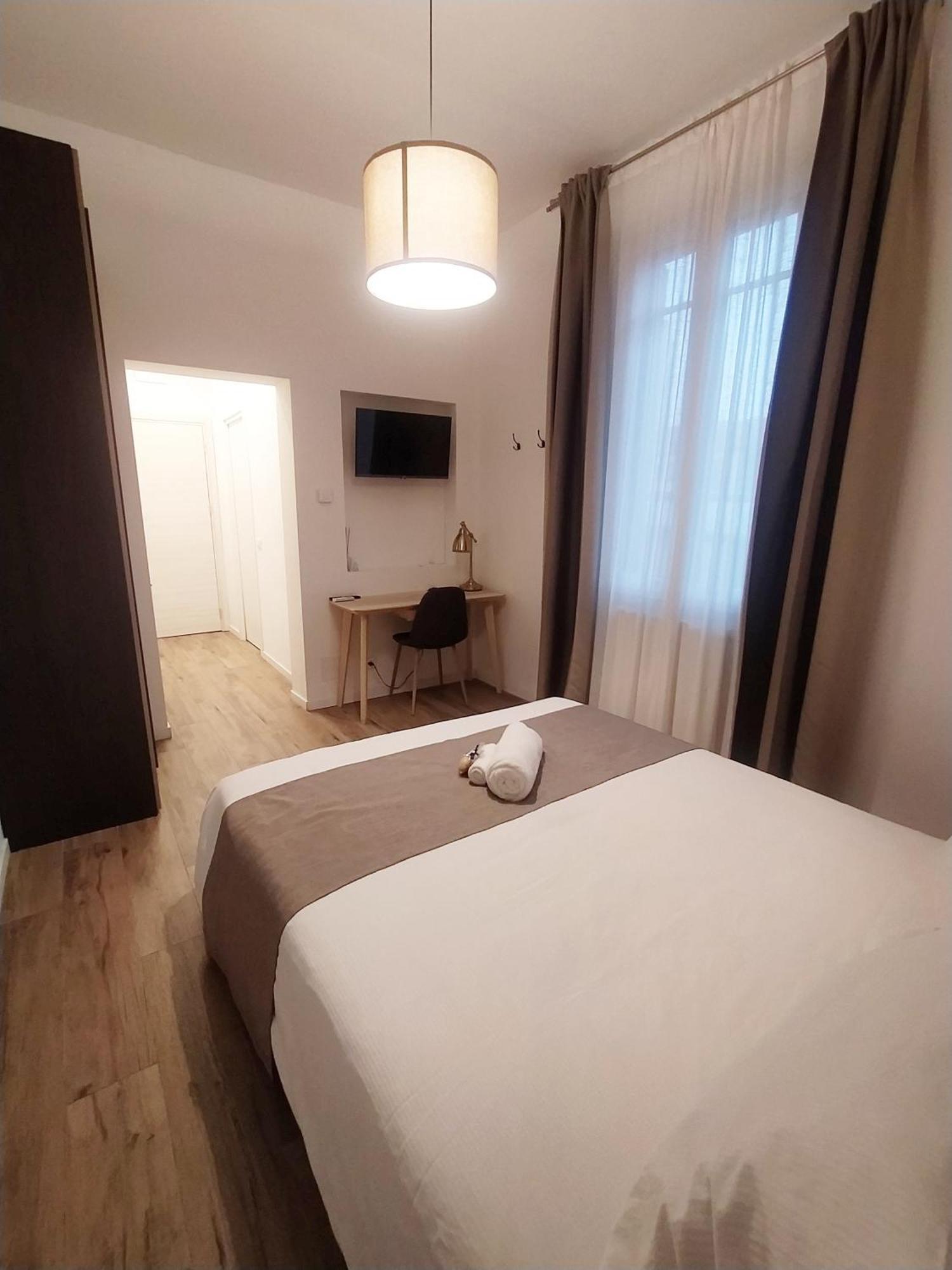 Double Room Private Bathroom