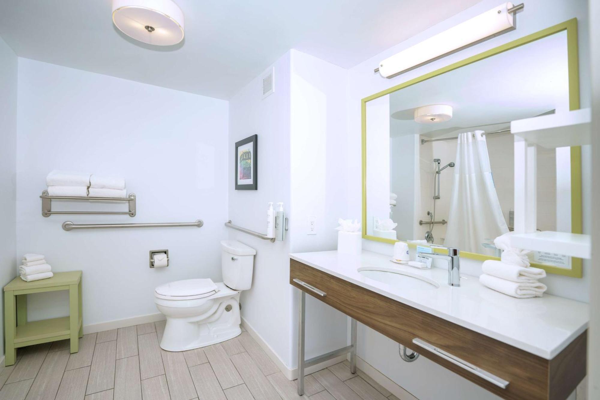 Queen Room with Two Queen Beds - Mobility Access/Non-Smoking