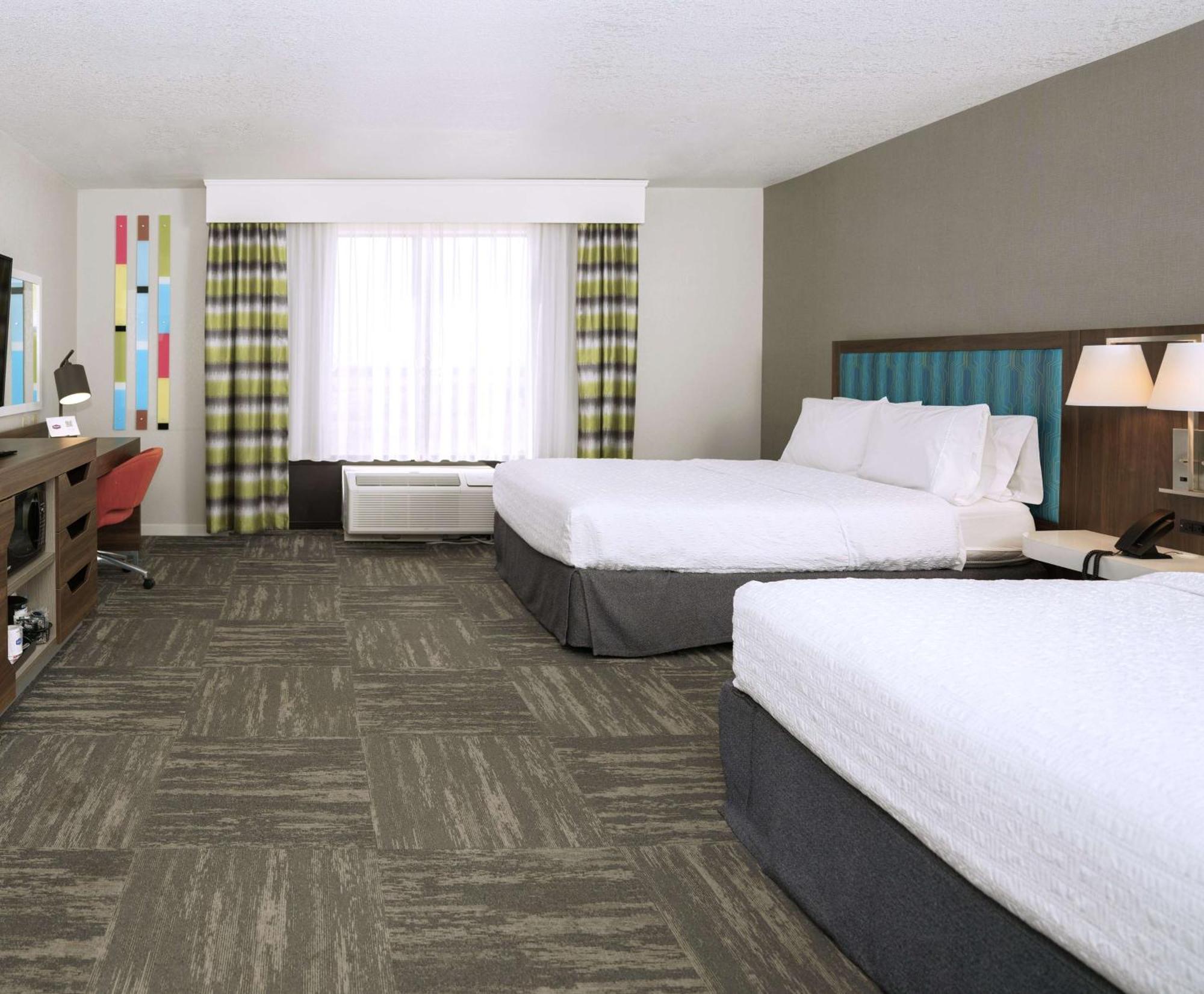 Queen Room Two Queen Beds Mobility Access or Non-Smoking