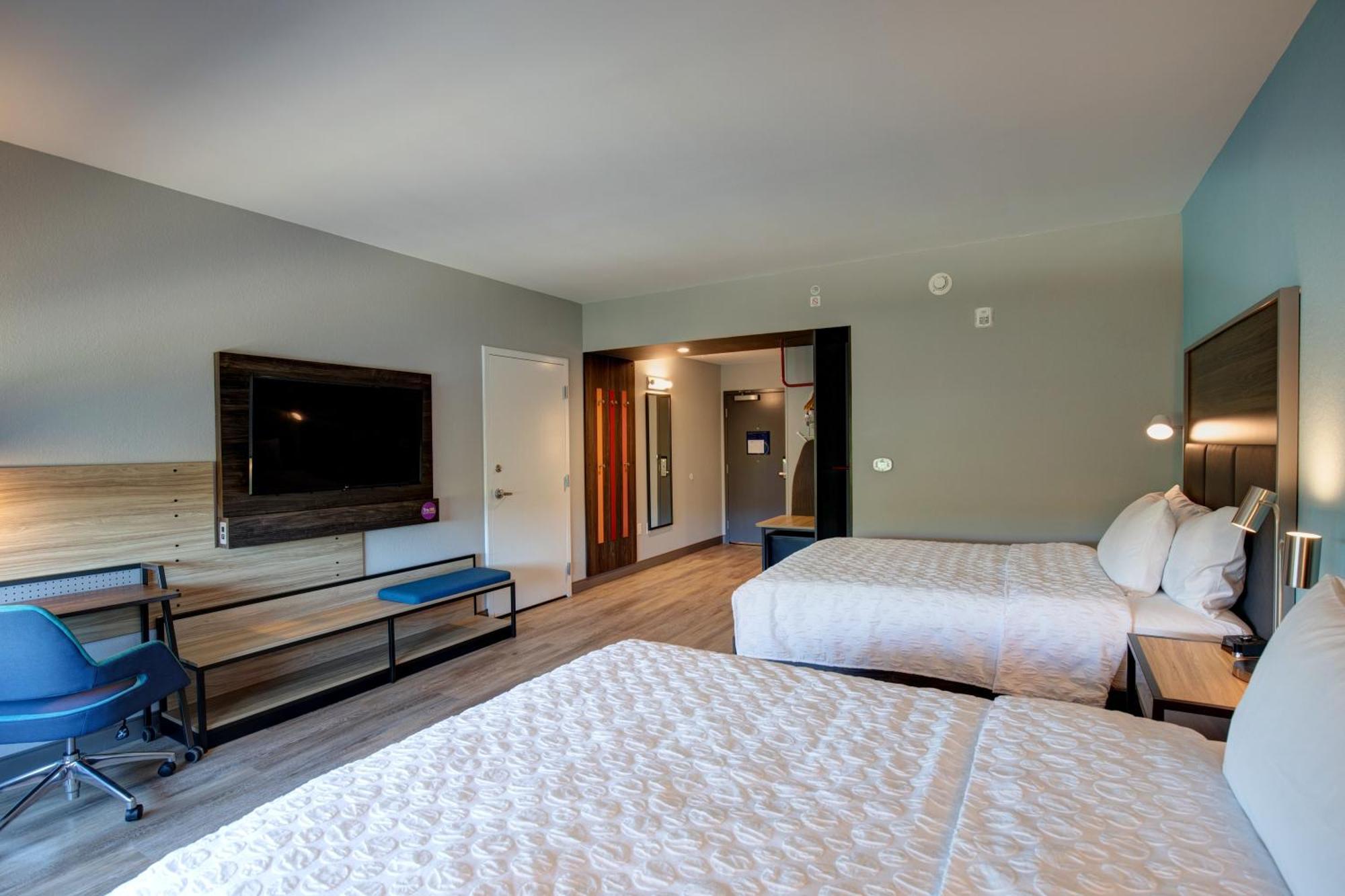 Queen Room Two Queen Beds Hearing Access