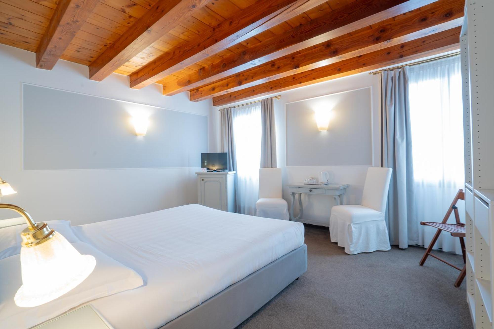 Superior Double Room Canal View