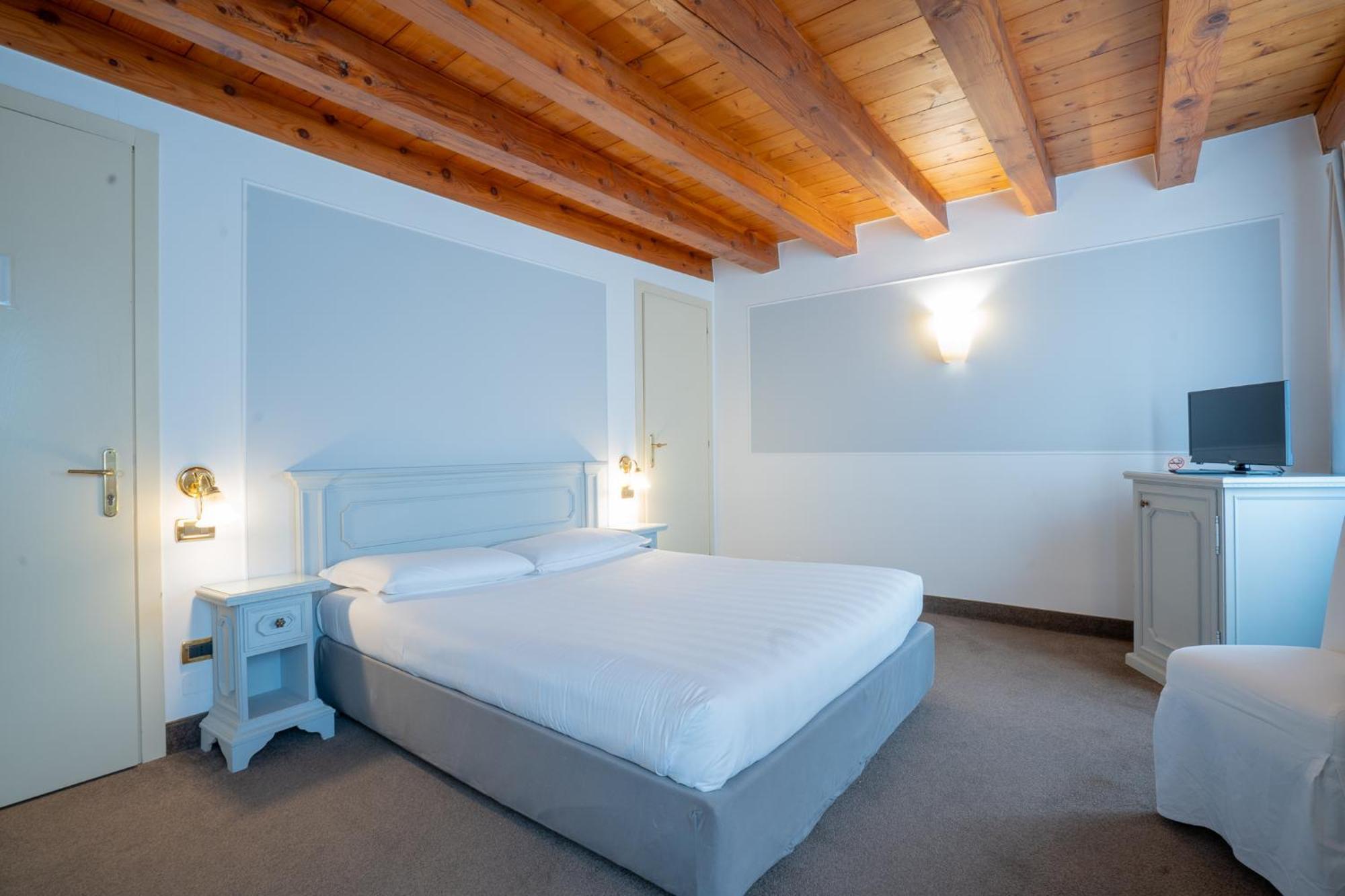 Superior Double Room Canal View