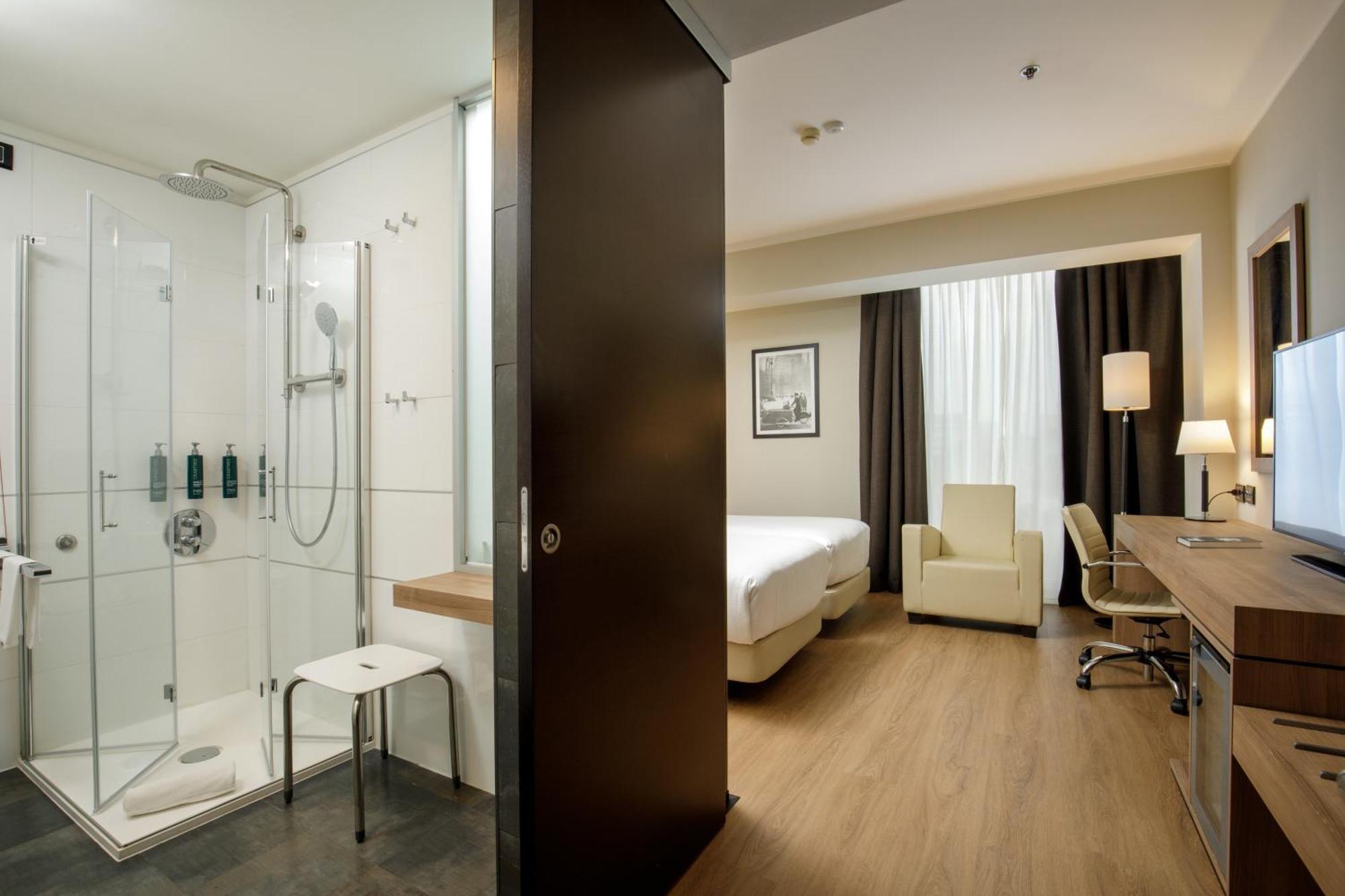 Twin Room Mobility Access
