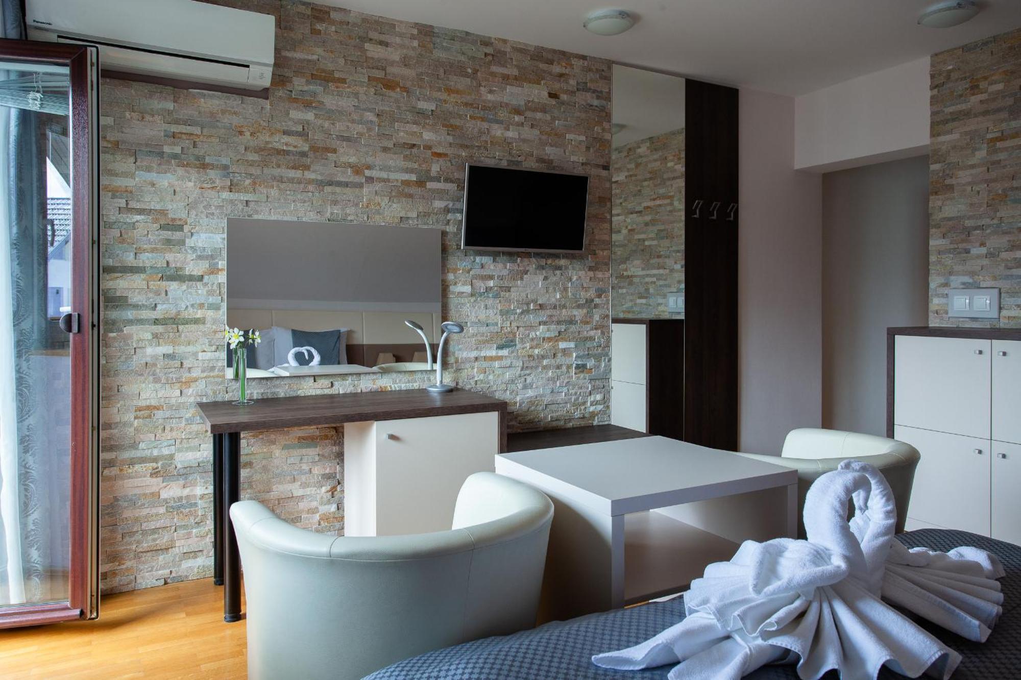 Basic Triple Room