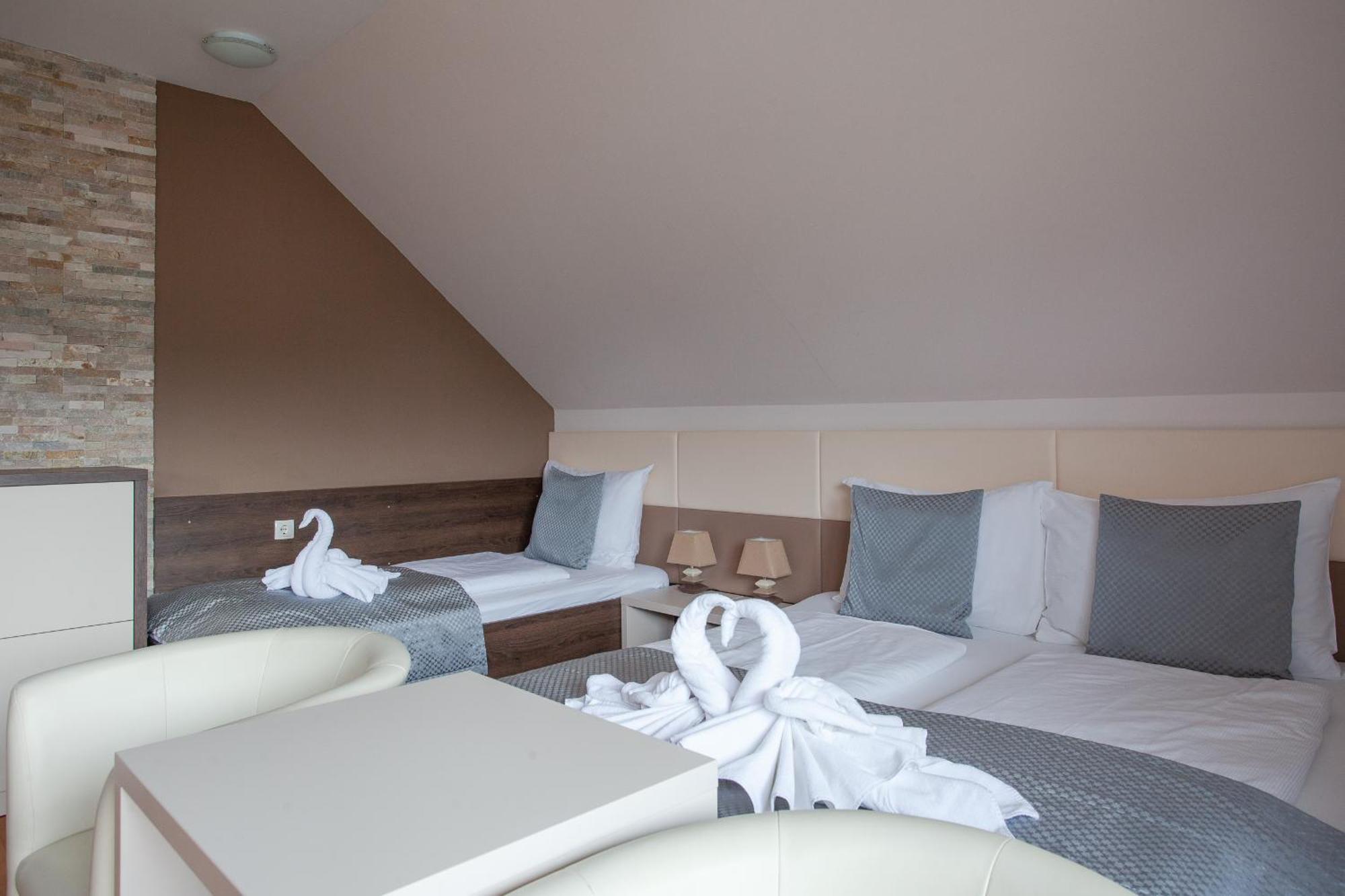Basic Triple Room