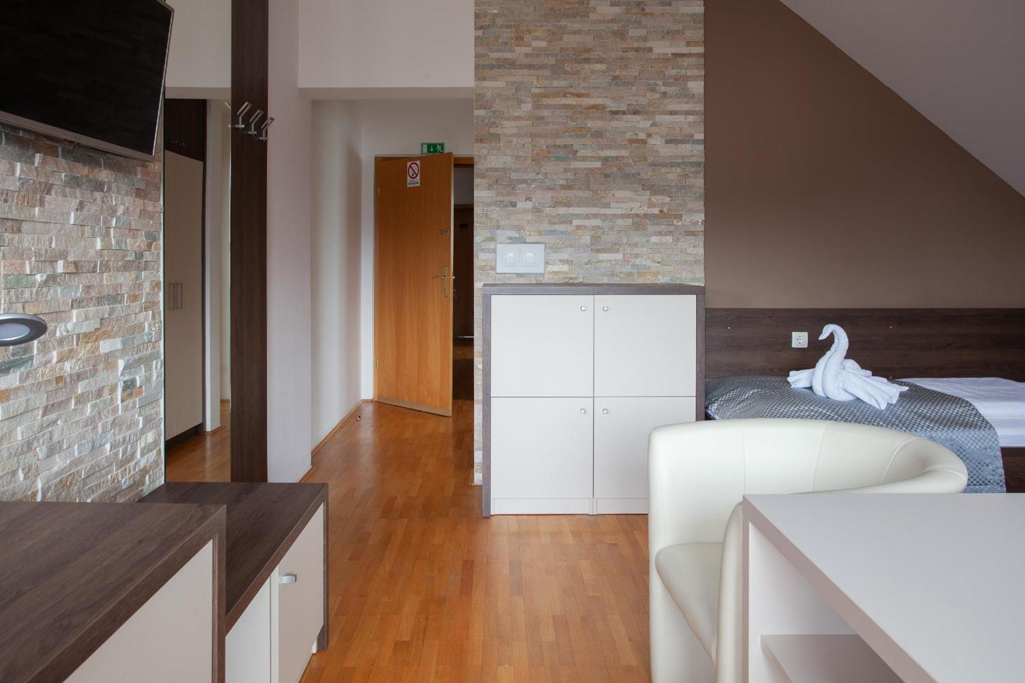 Basic Triple Room