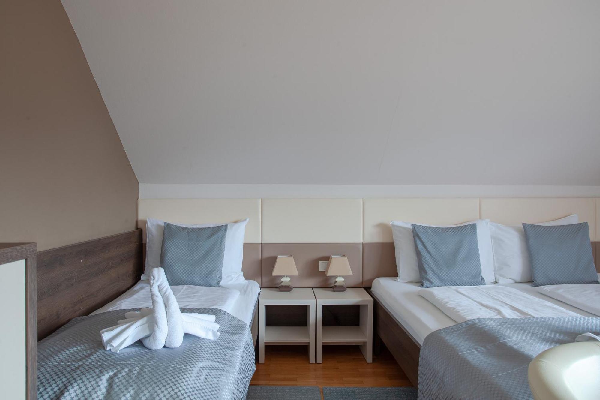 Basic Triple Room