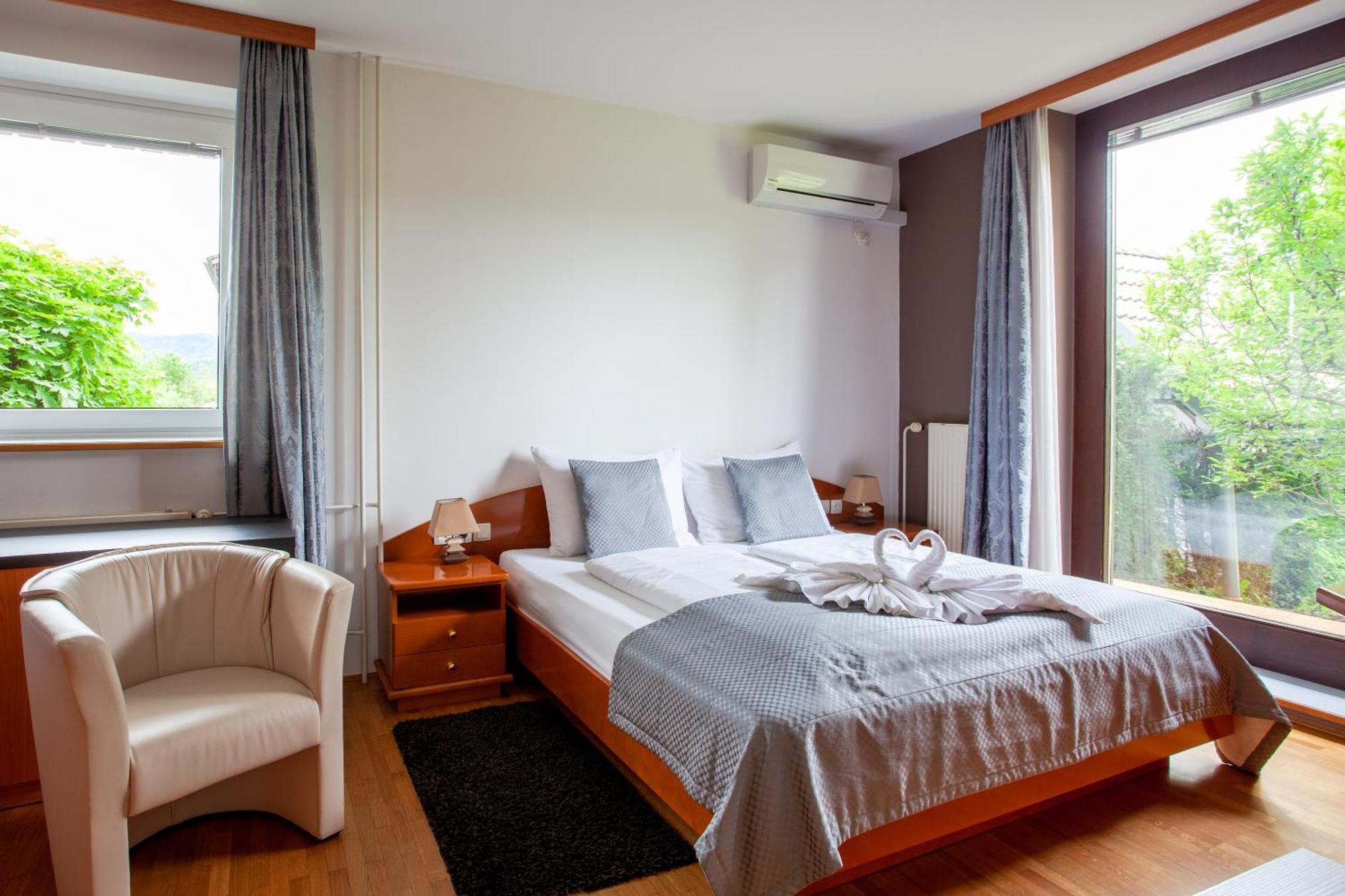 Basic Triple Room