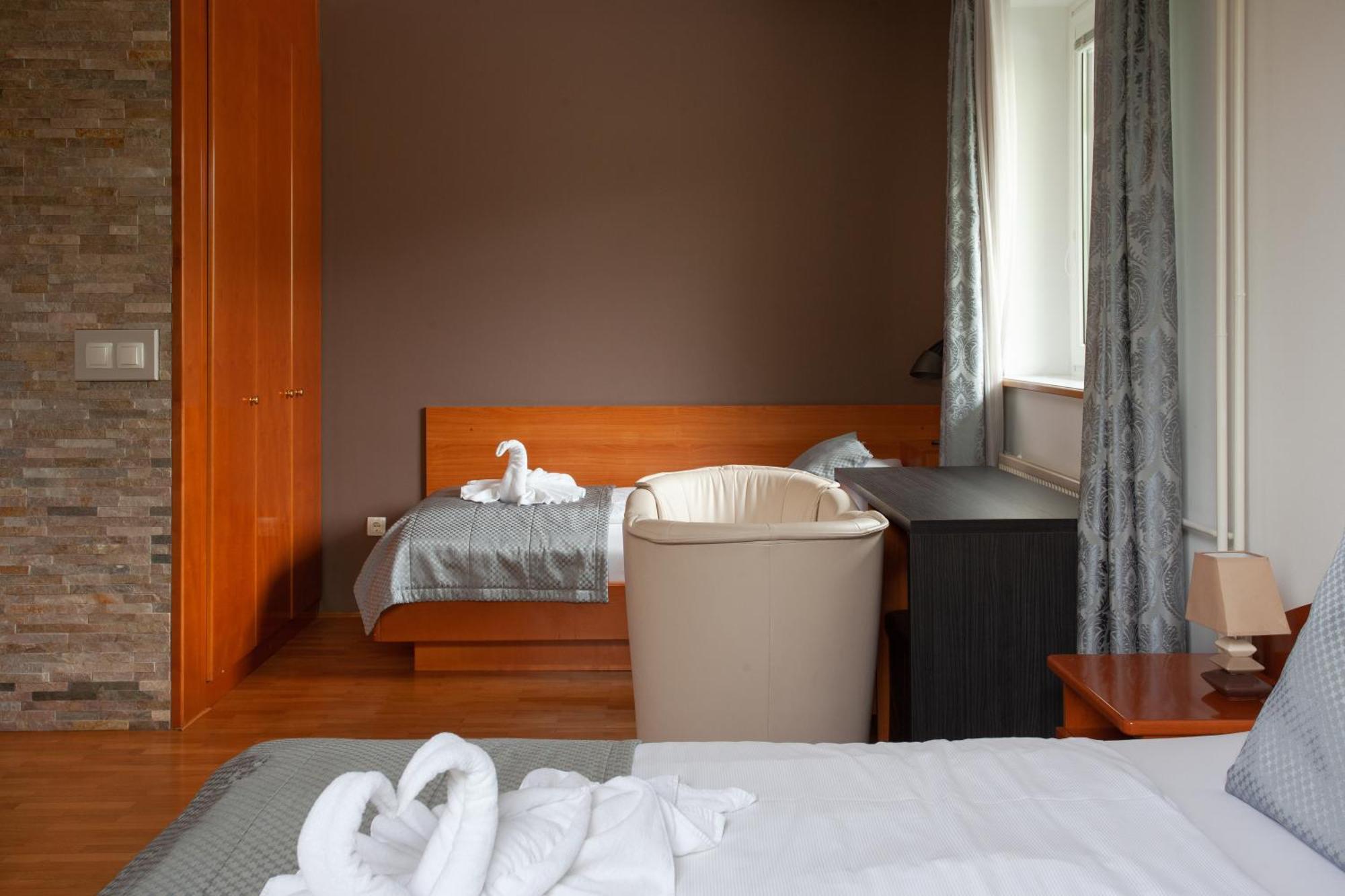 Basic Triple Room