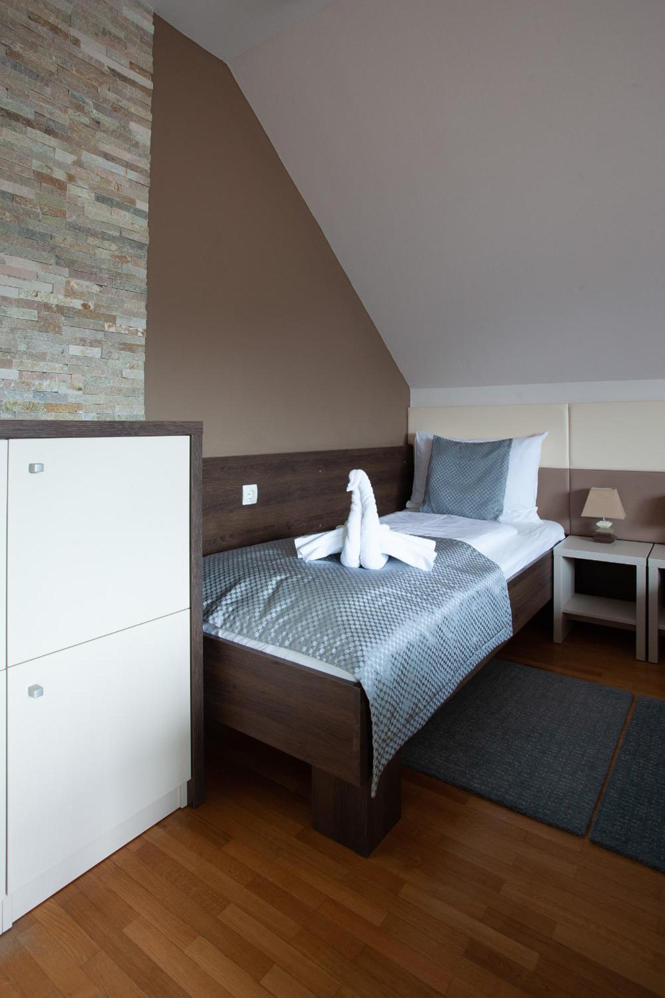 Basic Triple Room