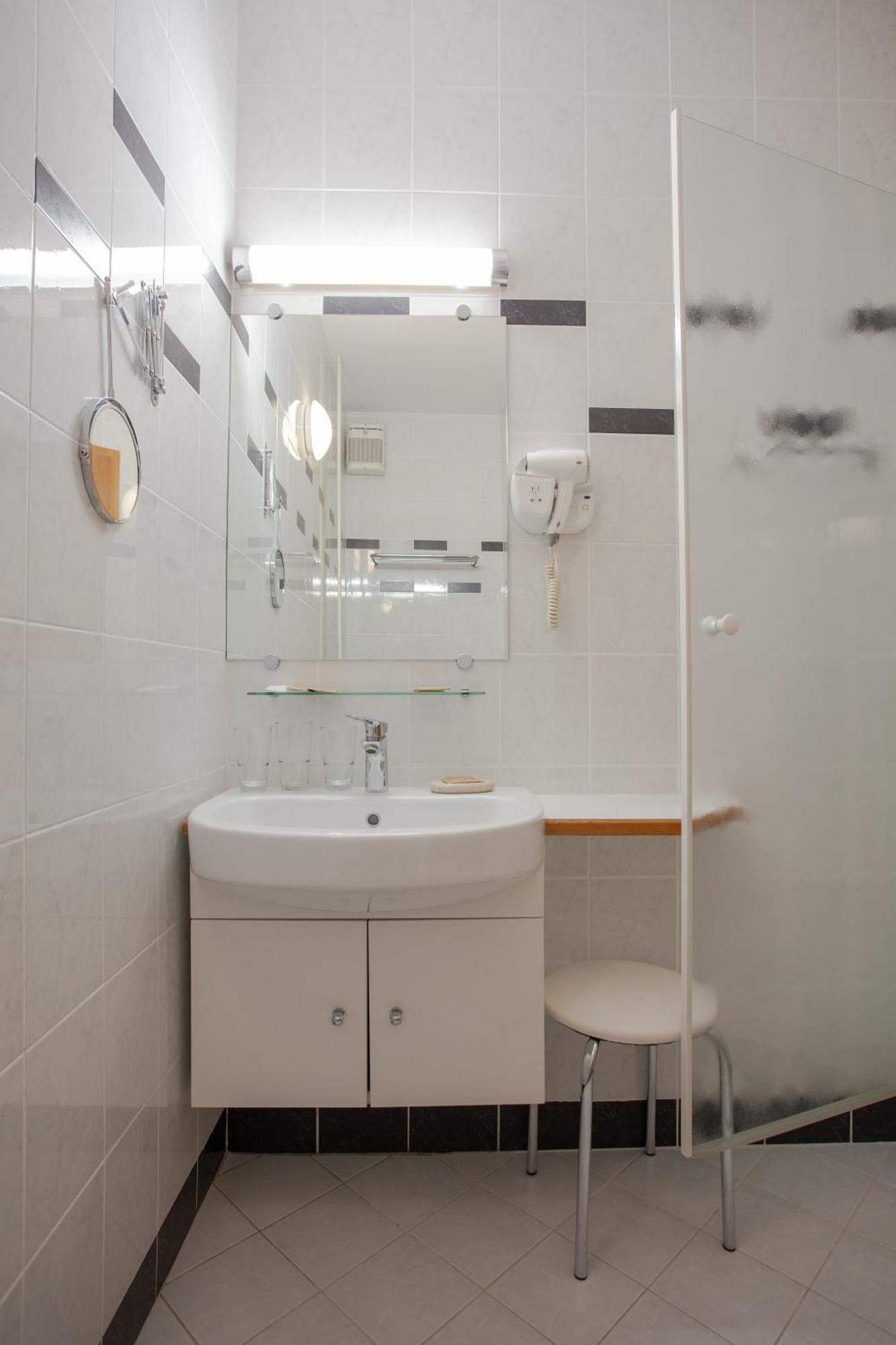 Basic Triple Room