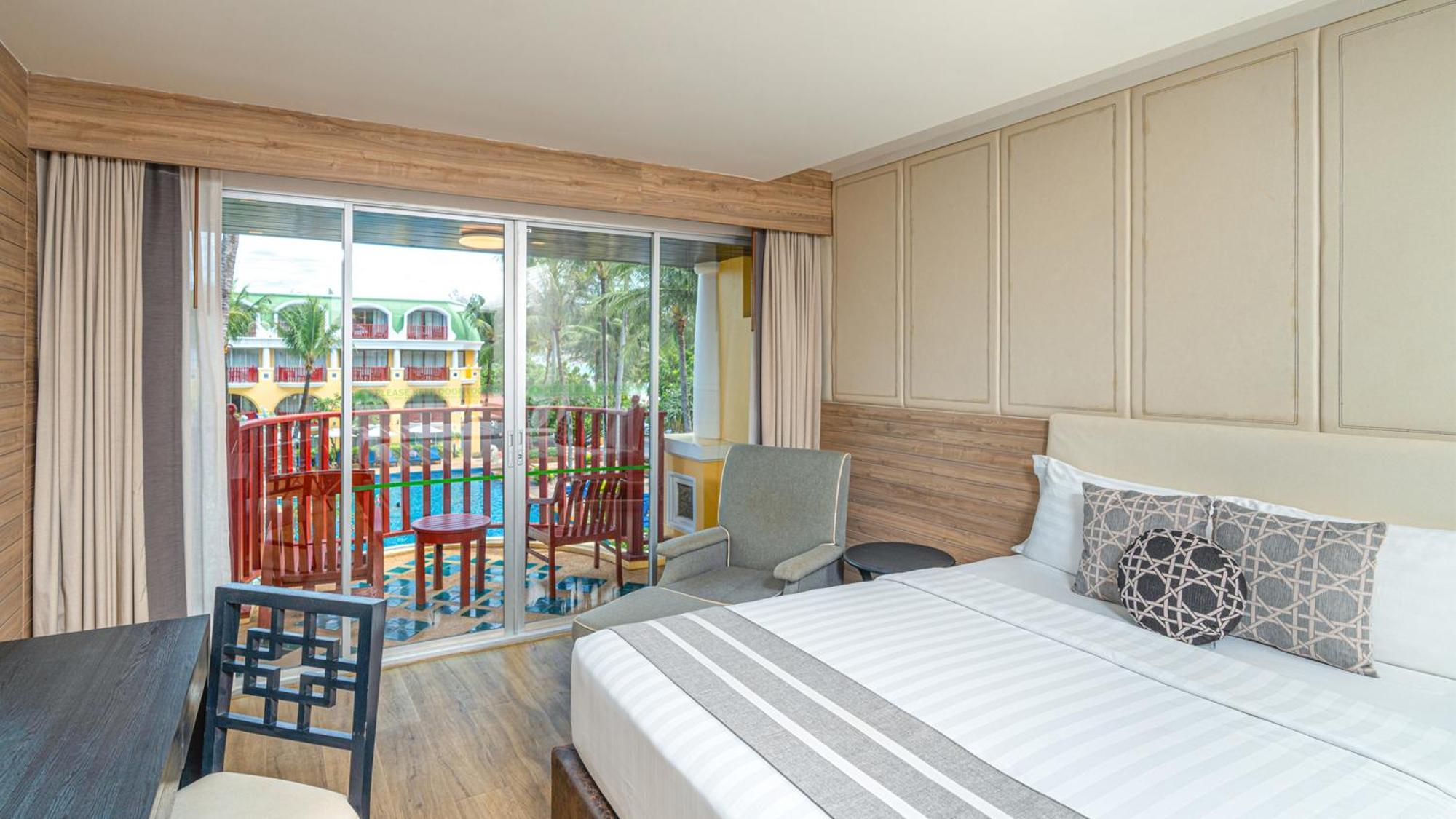 Deluxe Kamer met Uitzicht op het Zwembad