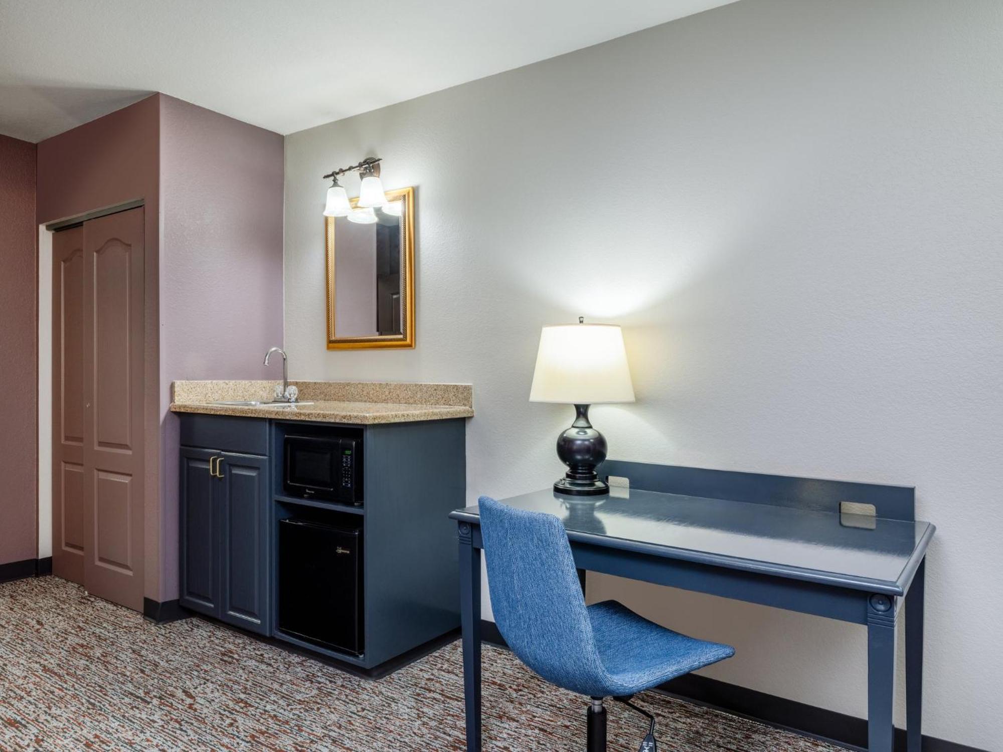 Queen Suite with Two Queen Beds