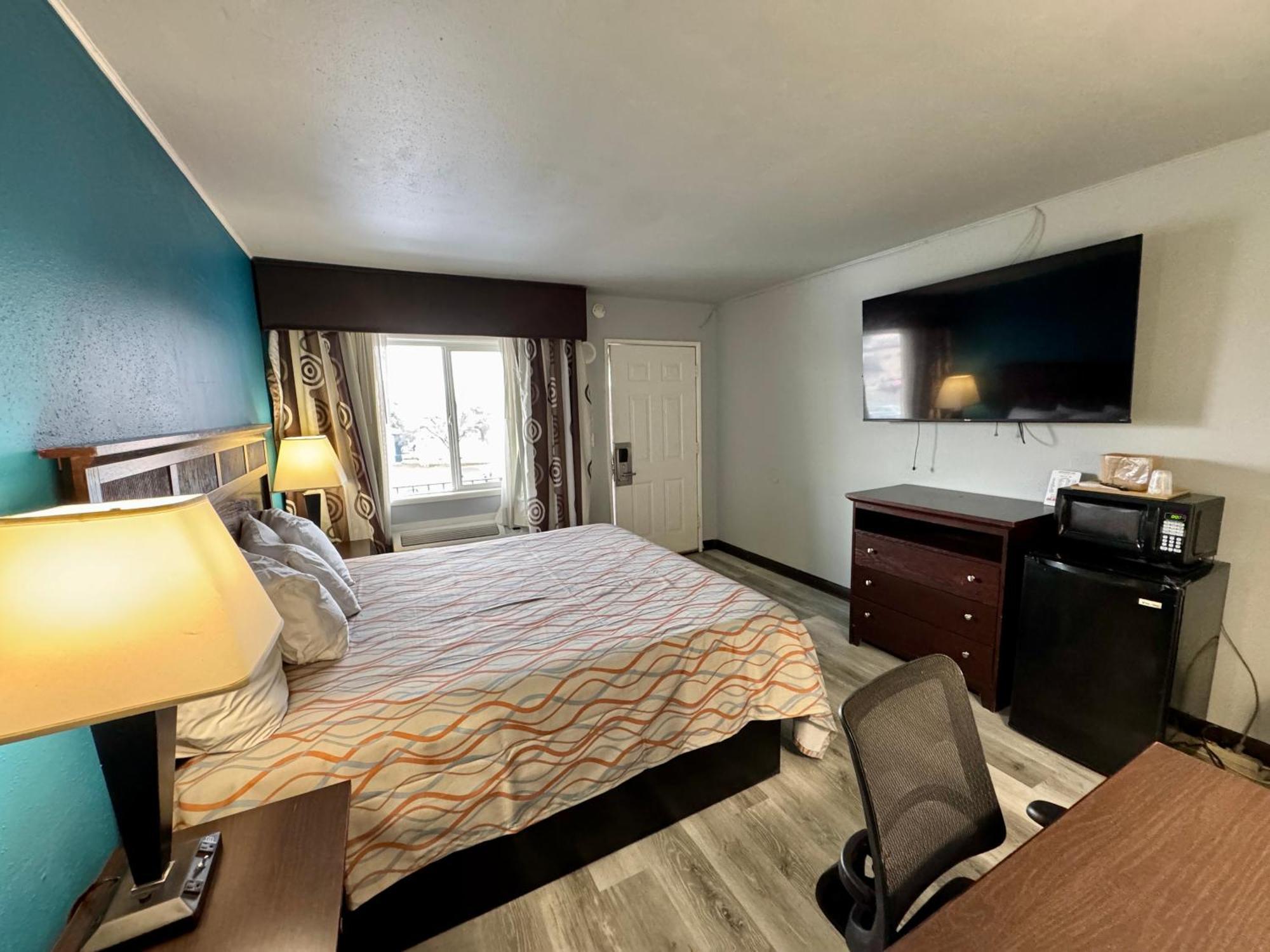 Deluxe King Room