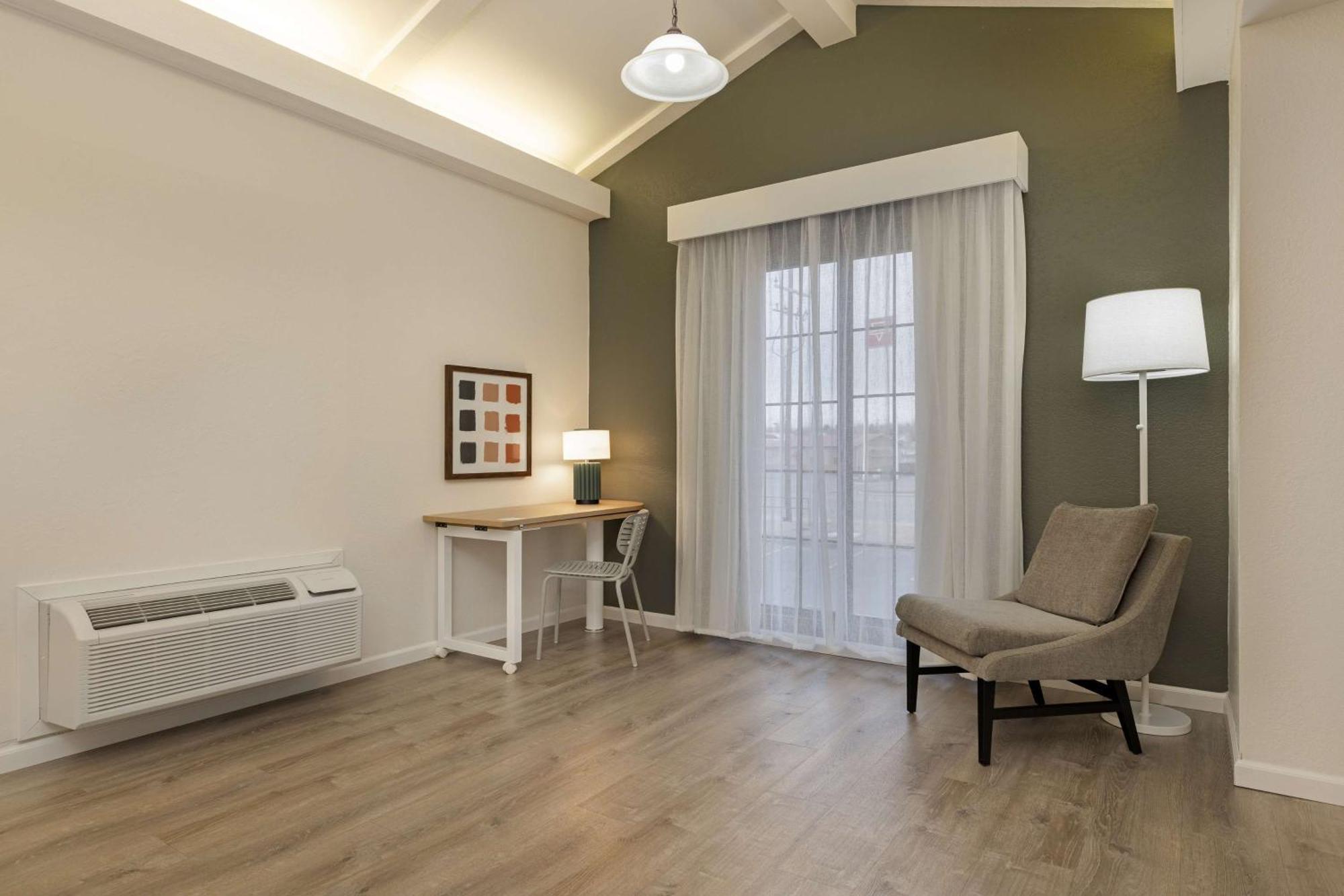 King Studio Suite