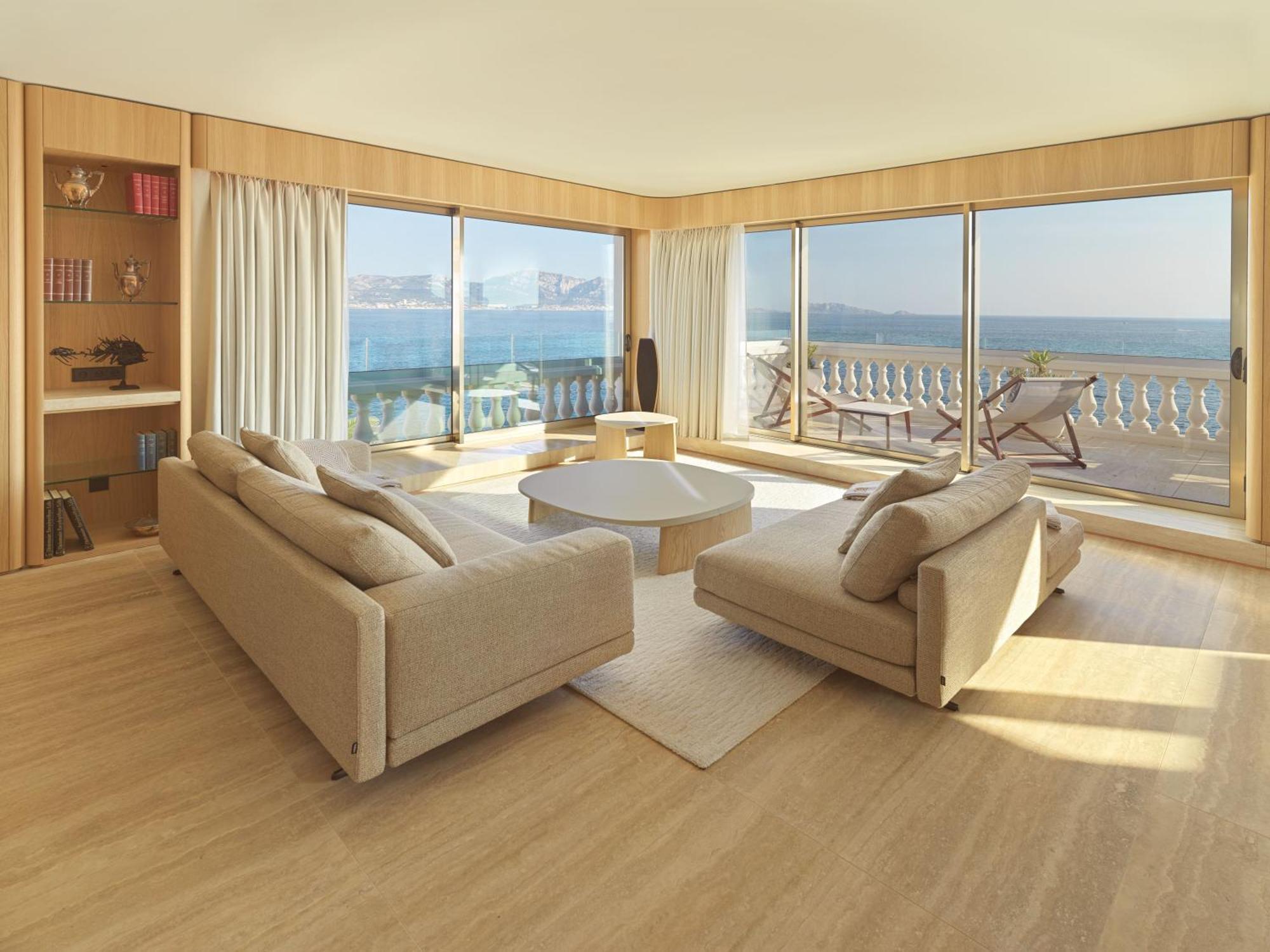 Two-Bedroom Apartment Terrace Sea View