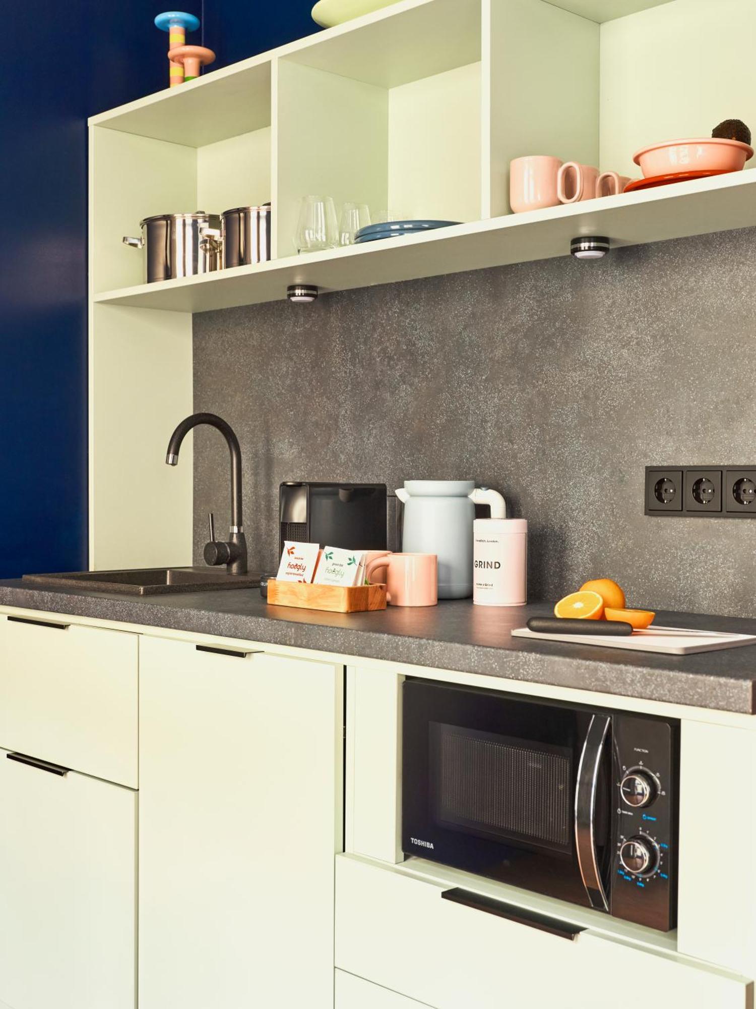 Medium Studio Kitchenette
