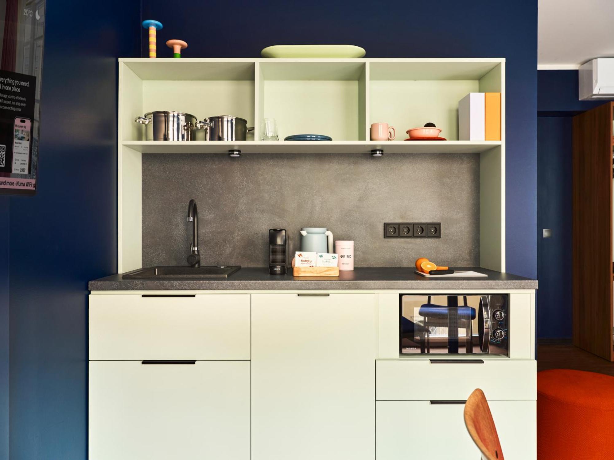 Medium Studio Kitchenette