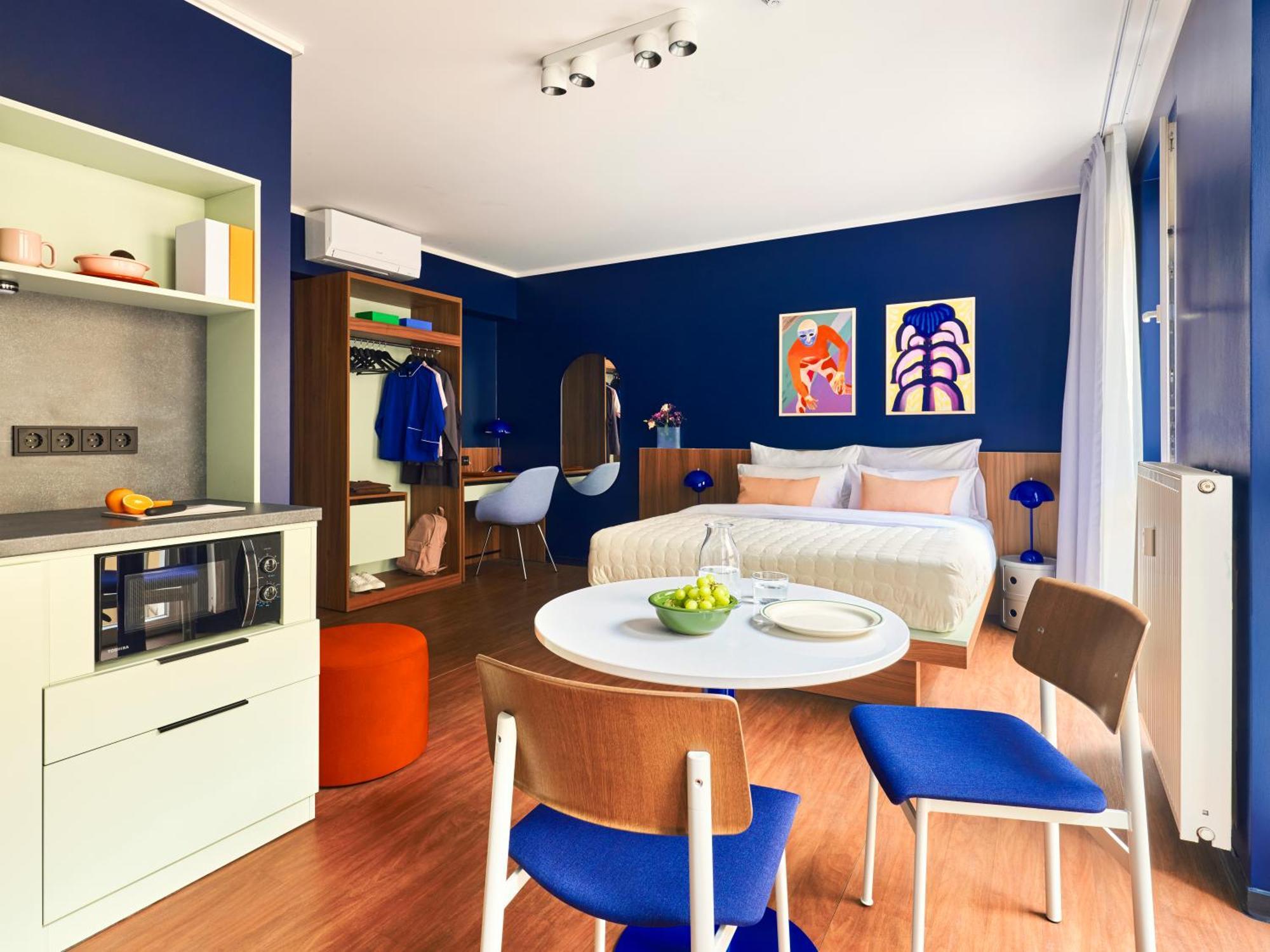 Medium Studio Kitchenette