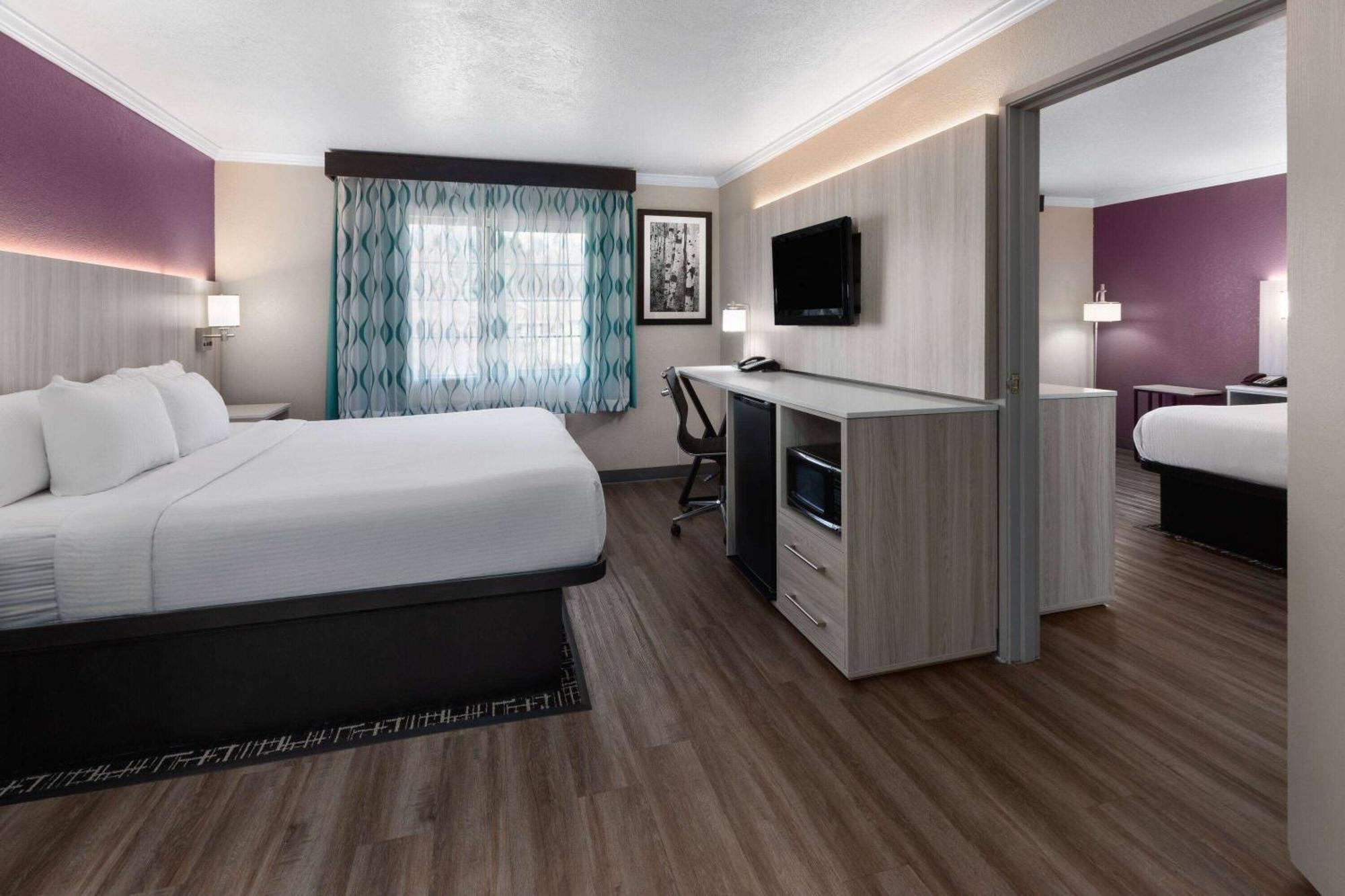 2 King Beds, Two-Room Suite, Non-Smoking,1649893597:JPEG