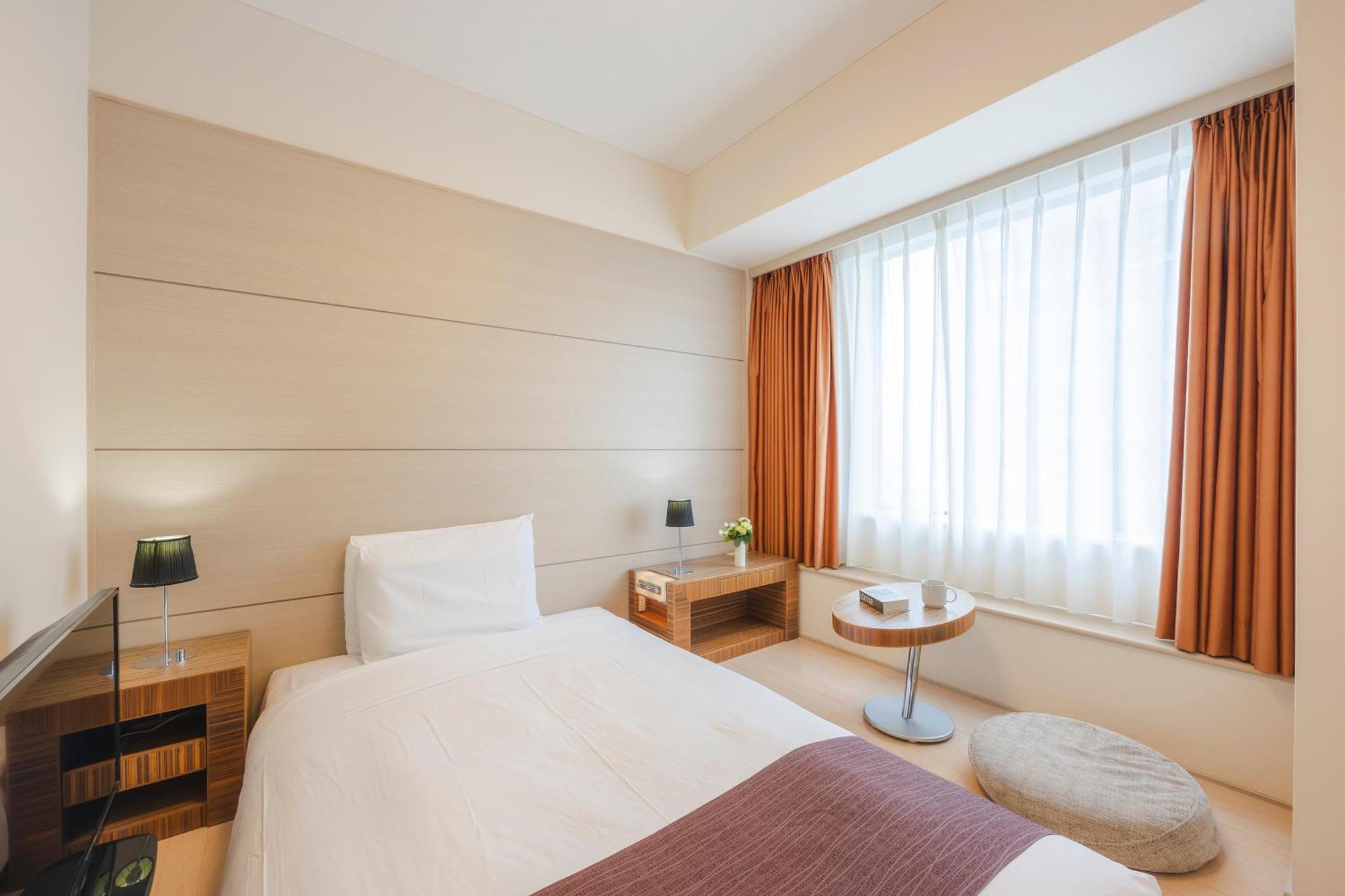 Single Room Wooden Floor Non-Smoking