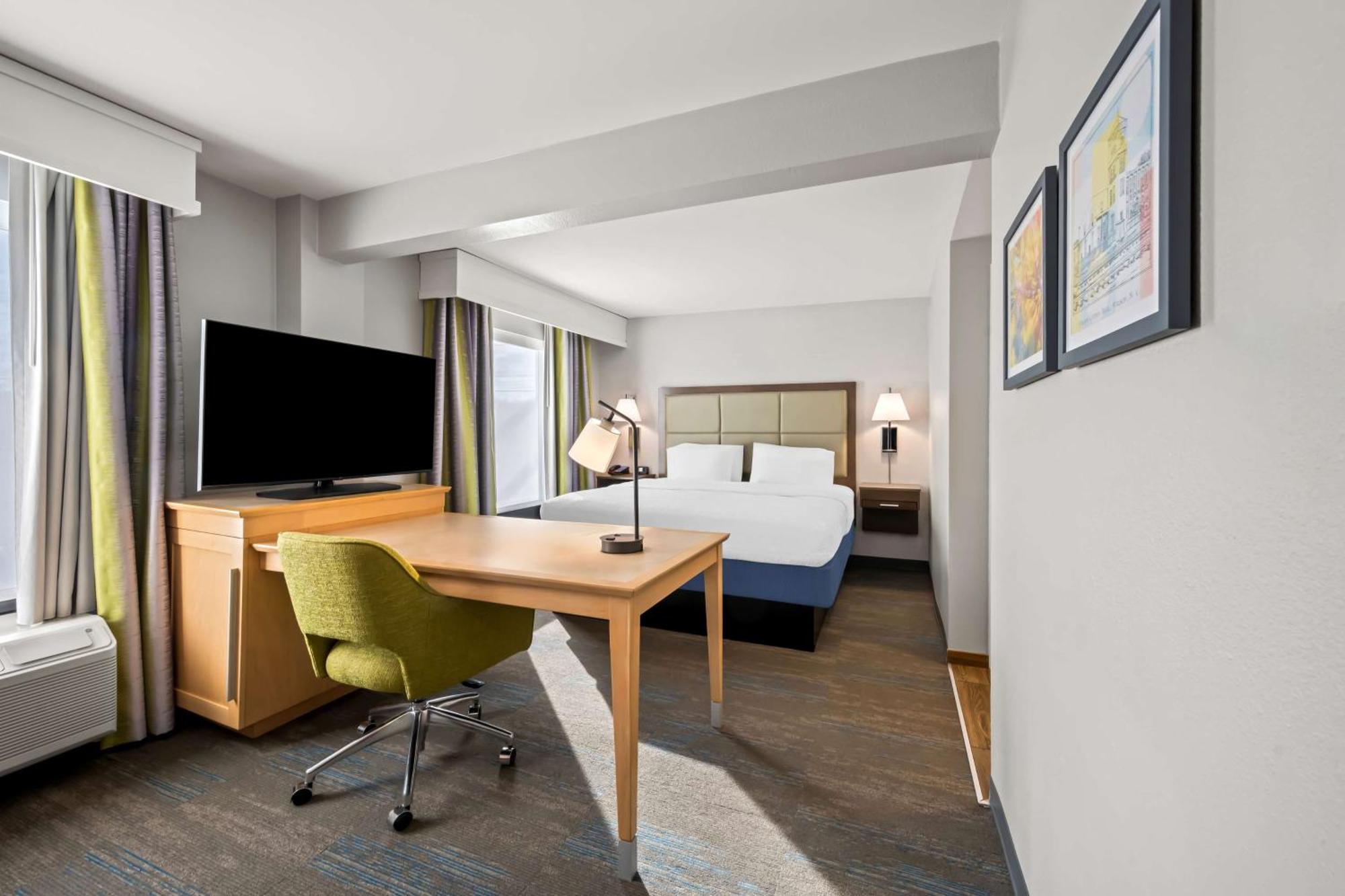 King Studio Suite with Sofa Bed - Non-Smoking