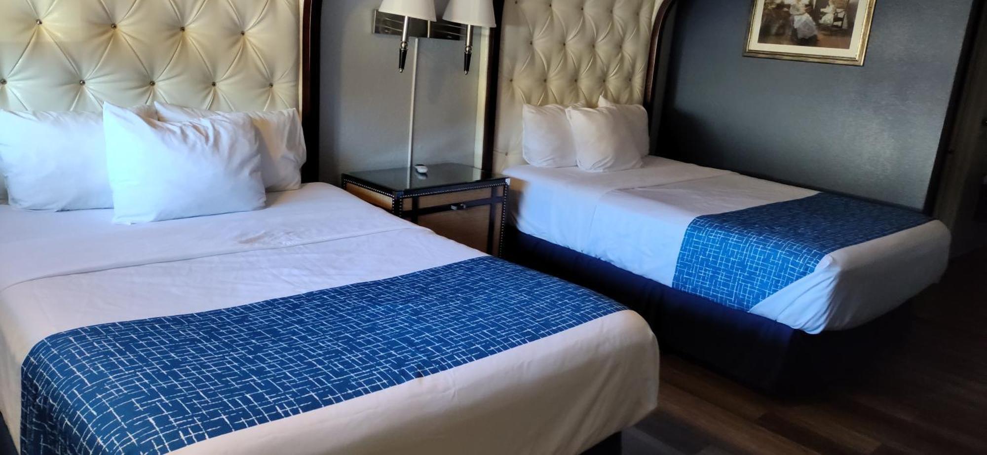 Queen Room Two Queen Beds Smoking