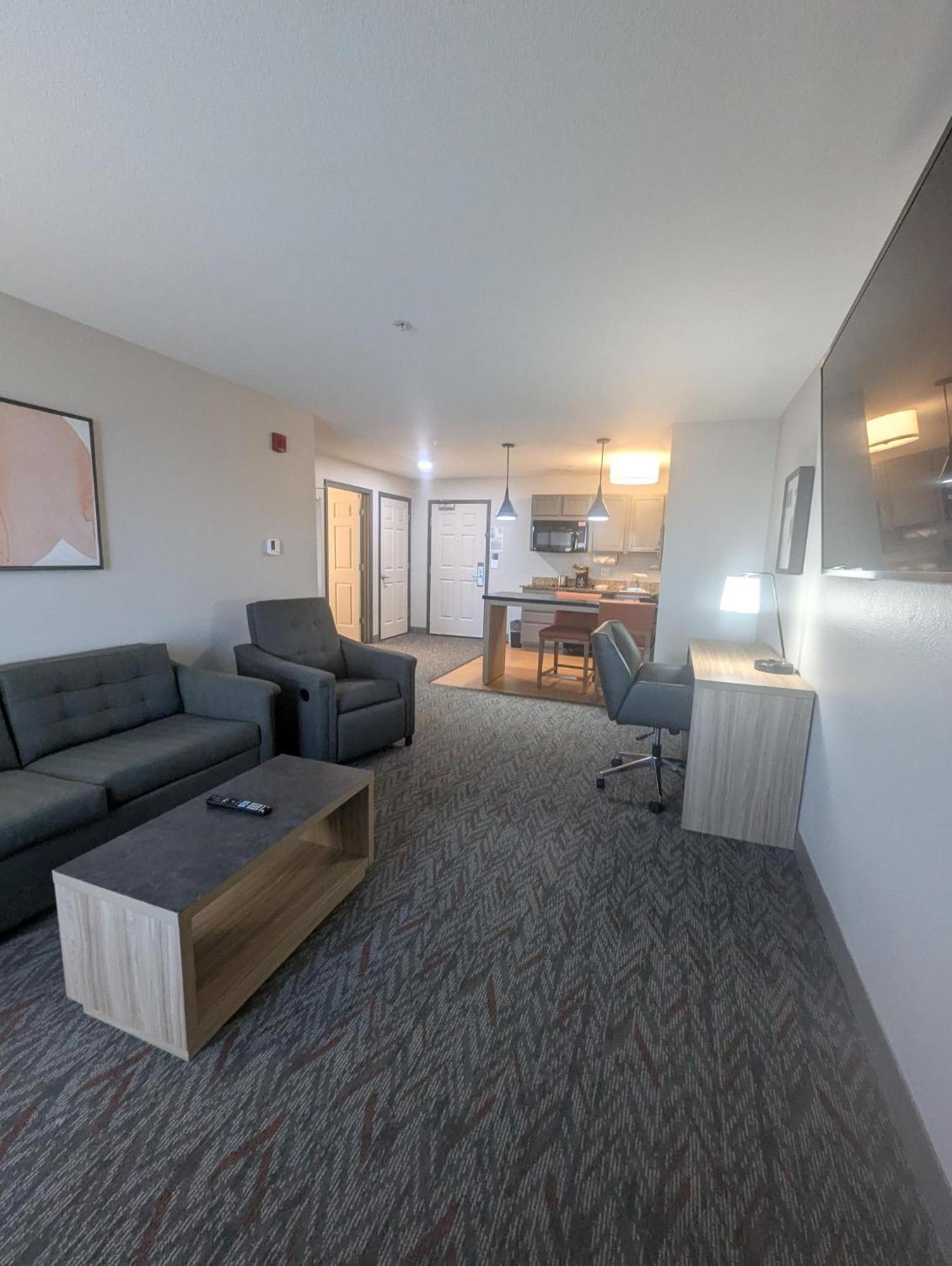 One-Bedroom King Suite