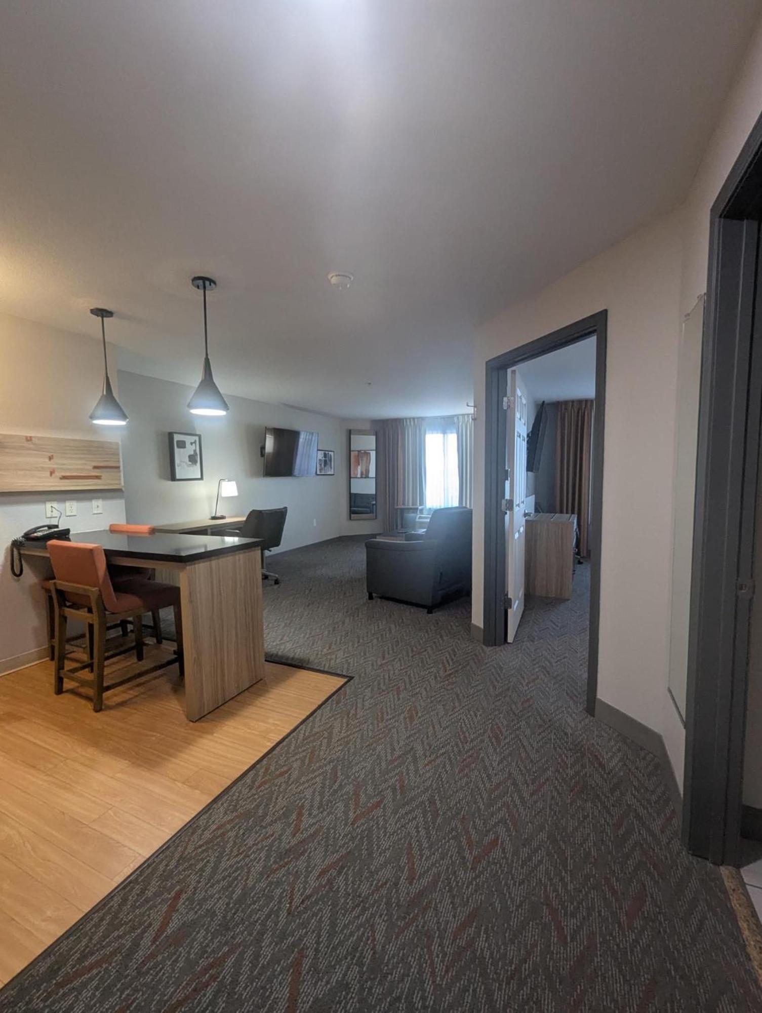 One-Bedroom King Suite
