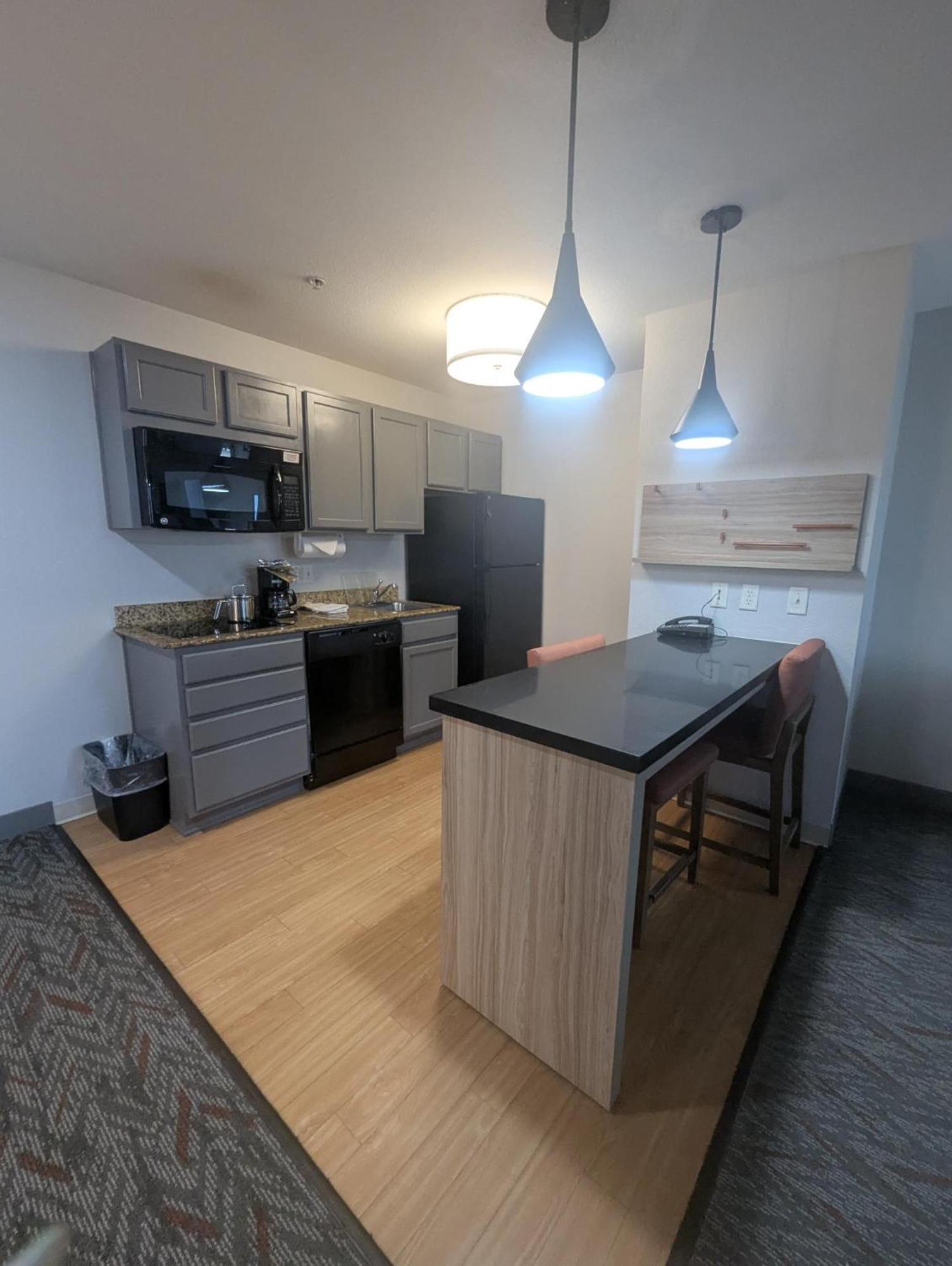One-Bedroom King Suite